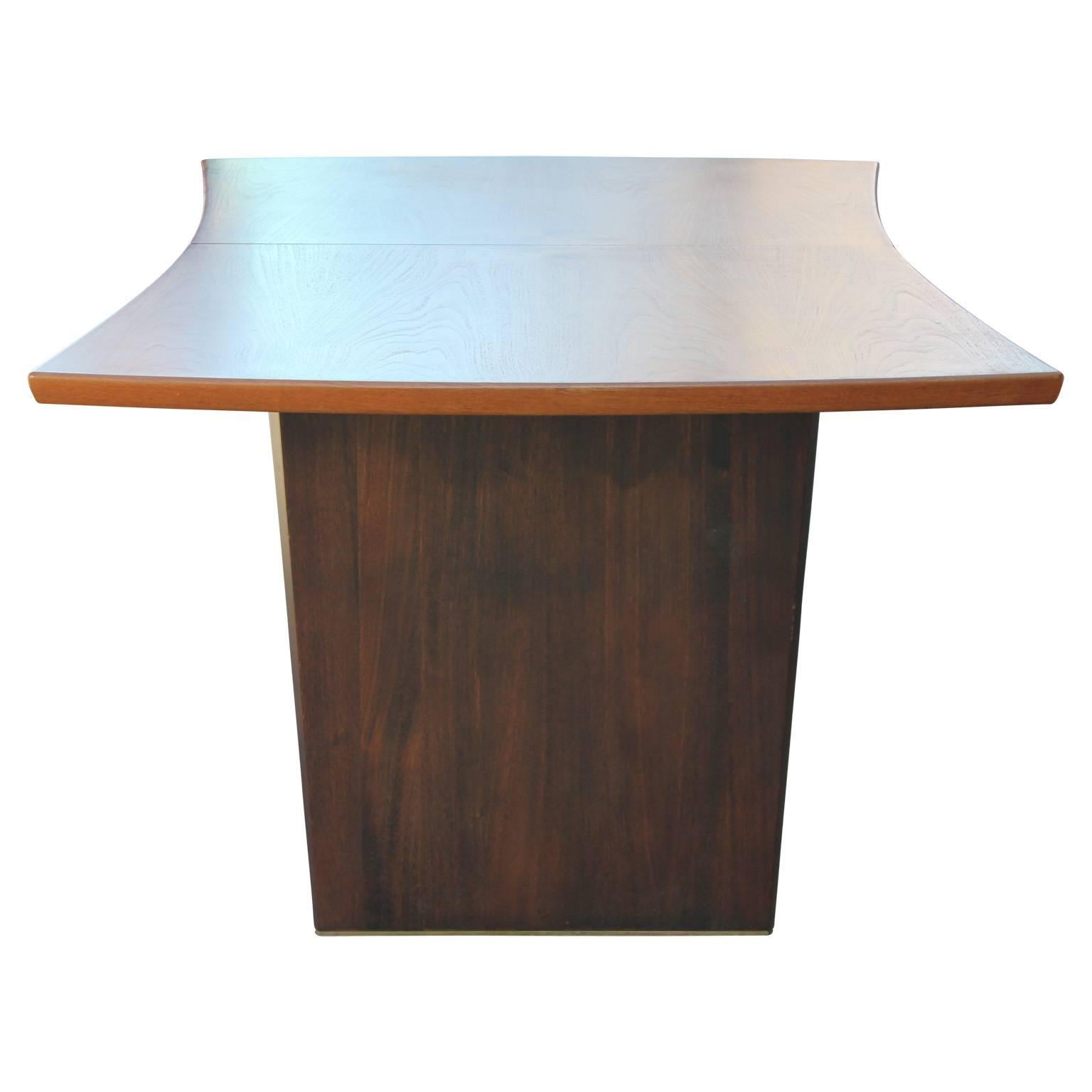 Gorgeous modern Harvey Probber rosewood and teak bow tie dining table. Includes two 18 inches leaves, making it perfect to expand for entertaining or downsize for daily use.  Well-built and sleek. 