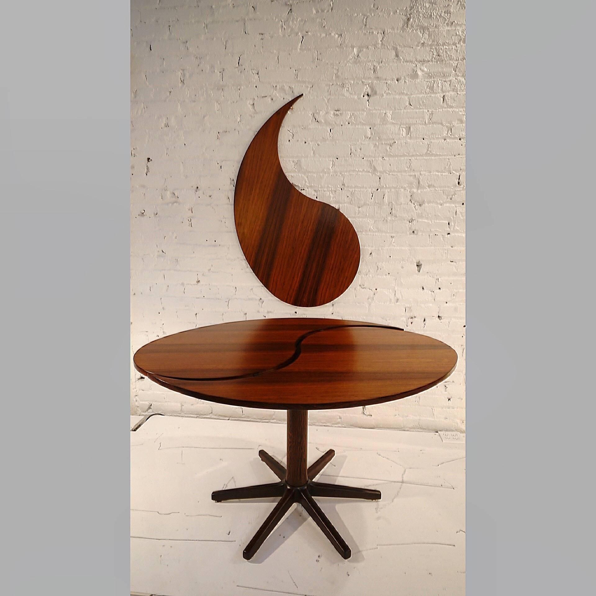 Designed by Ole Gjerløv-Knudsen - Produced by France & Son - Model FF550 - Year of design 1963 ... Unique table with spin-out top which allows for the insertion of a third leaf, making the table circular.
A black formica triangle fits the center