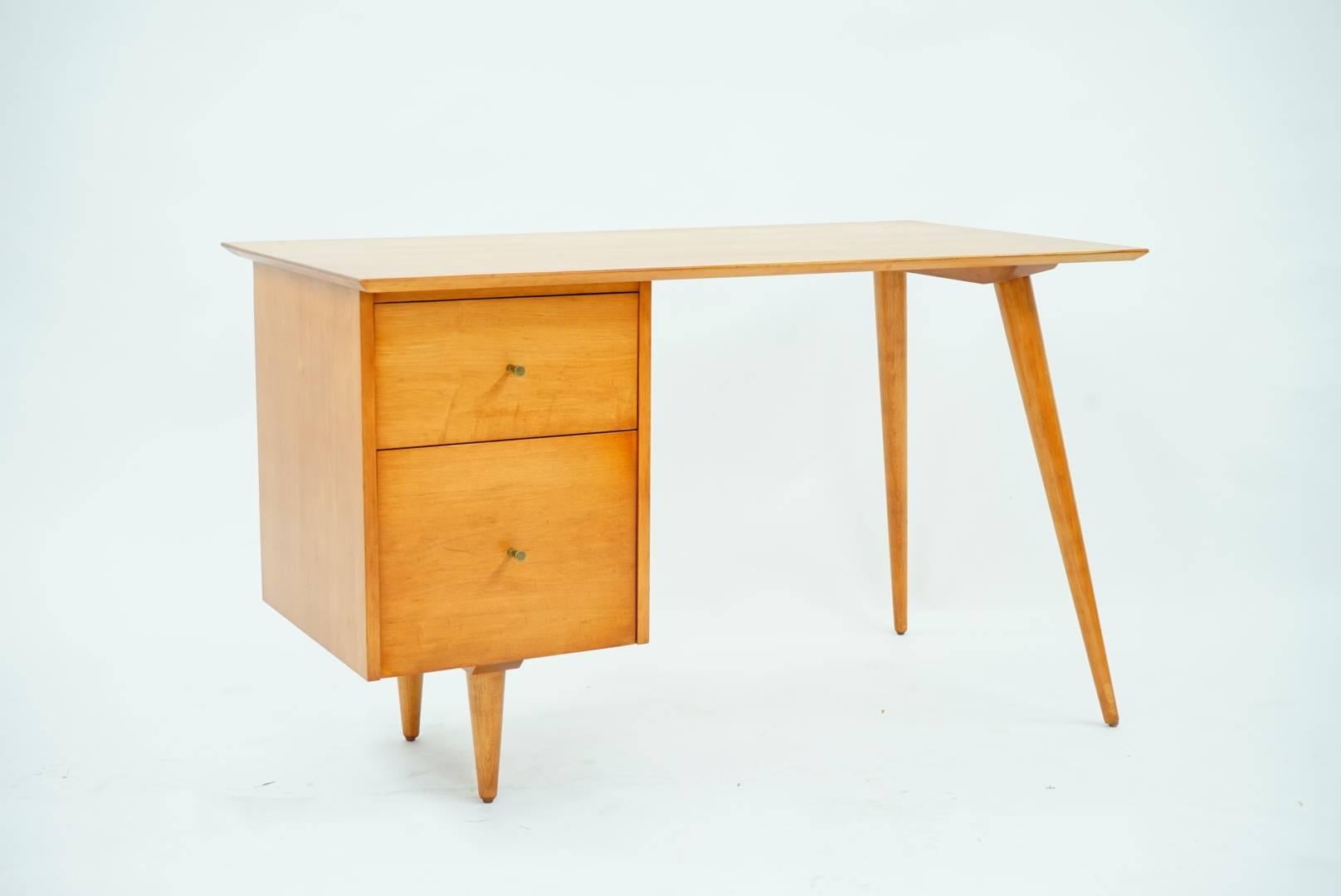 California Modern Solid Maple Desk by Paul Mccobb  In Excellent Condition In Los Angeles, CA