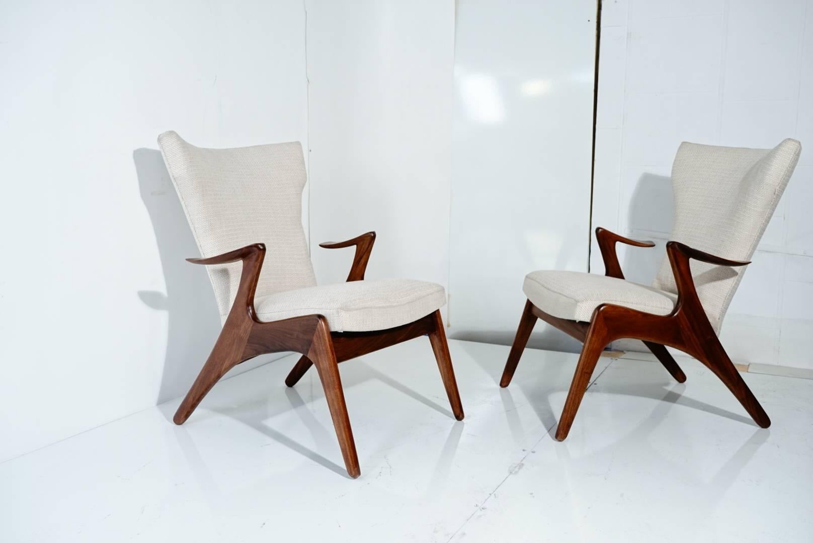 Scandinavian Modern Stunning Pair of Sculptural Lounge Chairs by Kurt Ostervig For Sale
