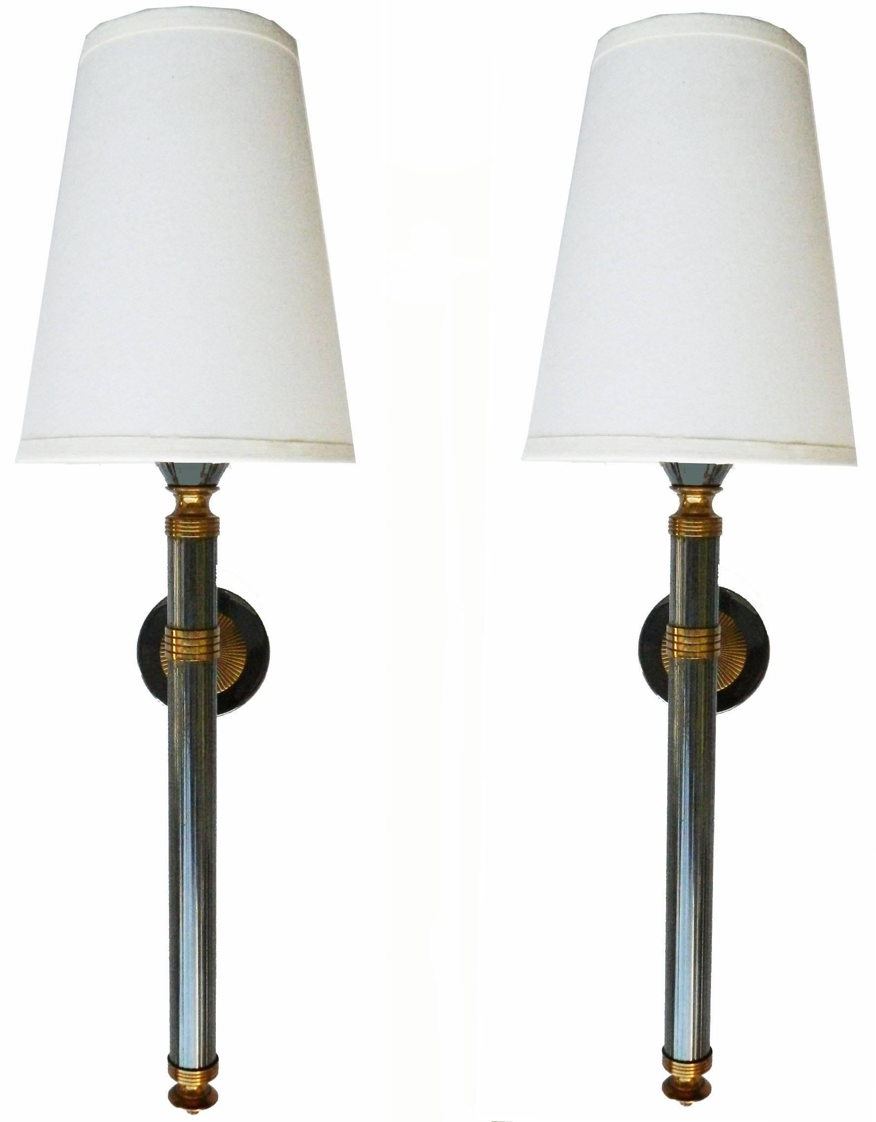 Very elegant pair of Maison Jansen sconces, two patina, brass and gun metal.
One bulb, 75 watt max.
US rewired and in working condition.
Backplate: 3.1/4