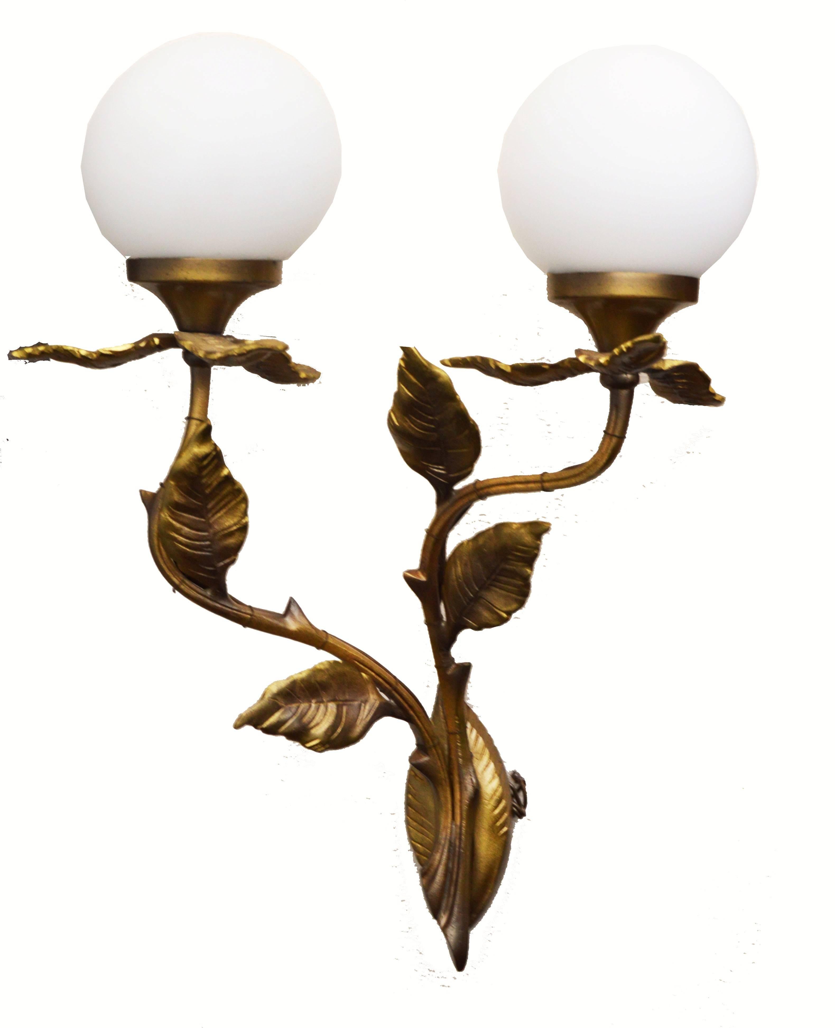 Superb pair of French sconces, Feuillage style.
Two lights by sconces, 40 watts max per bulb.
Have a look on our impressive collection of French and Italian Mid Century  Period  Sconces......More than 100 pairs...
 