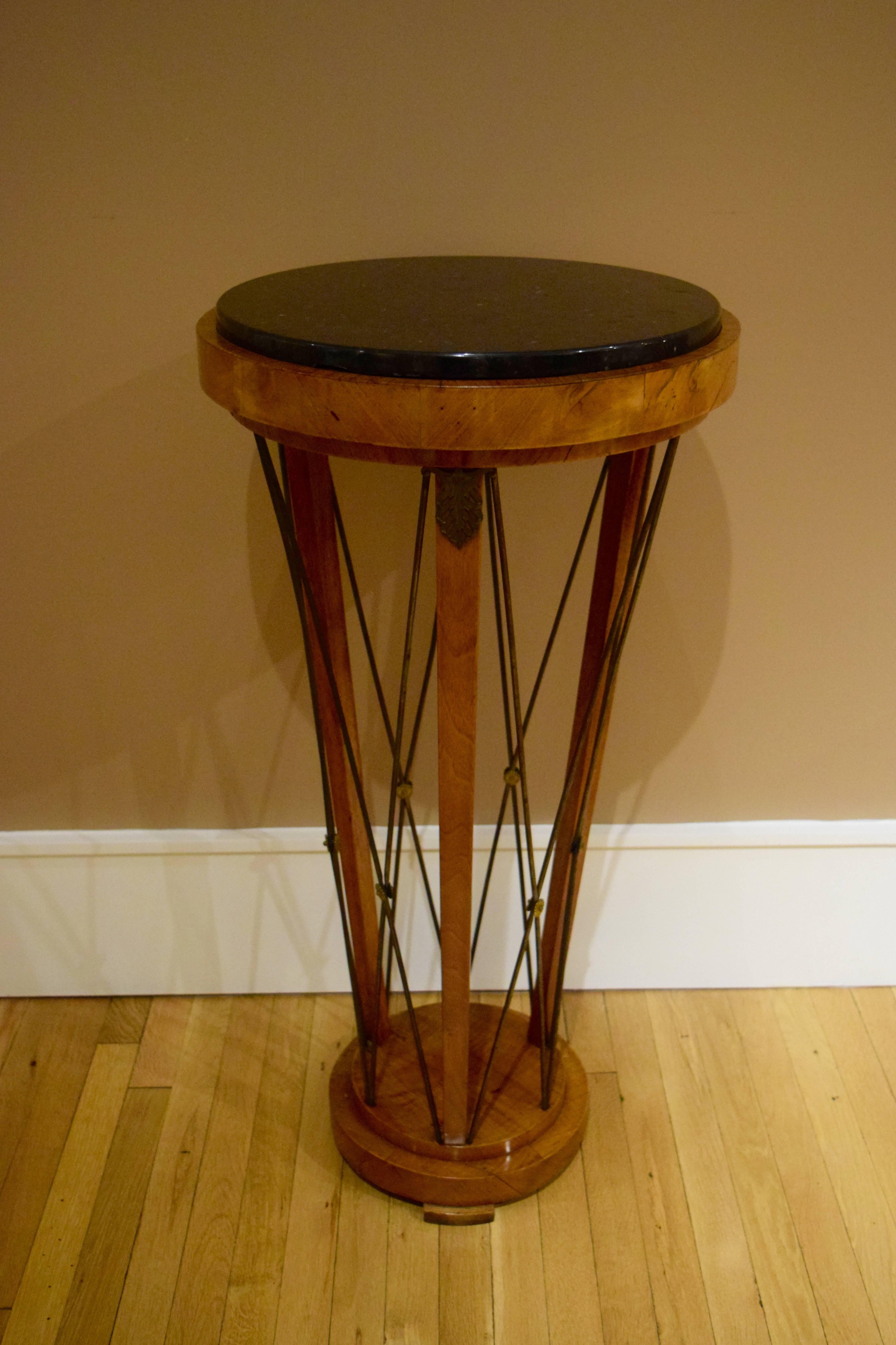 Biedermeier Pair of American 1940s Neo-Classical Pedestals For Sale