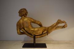 Escultura de madera dorada del siglo XVIII de un desnudo femenino
