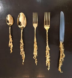 Cubiertos dorados de Gabriella Crespi