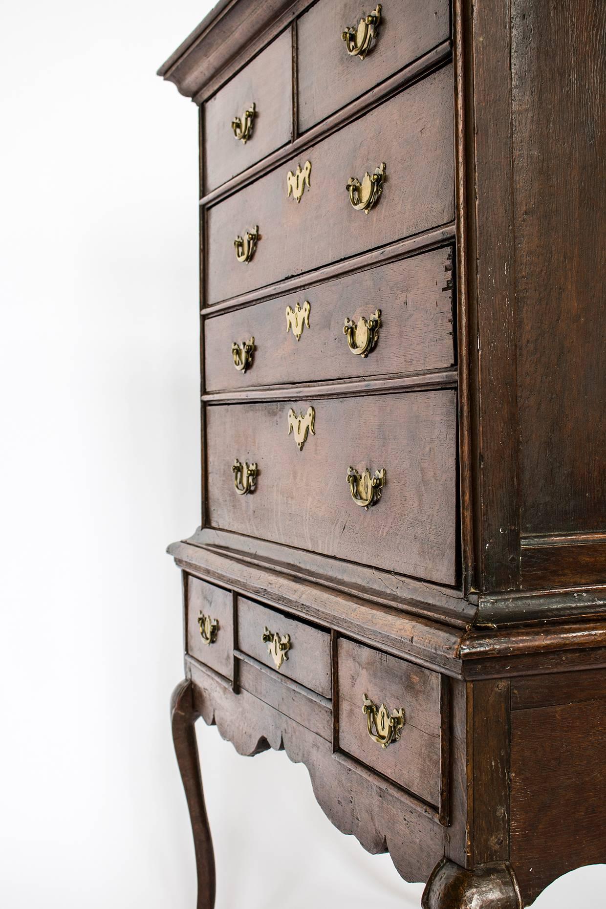 English Queen Anne Oak Chest of Drawers on Cabriole Legs, 19th Century