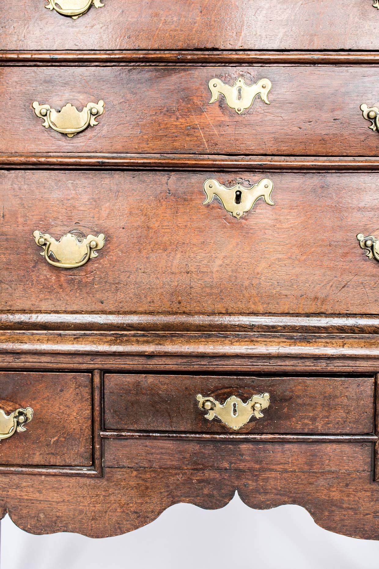 Queen Anne Oak Chest of Drawers on Cabriole Legs, 19th Century In Fair Condition In Oxfordshire, GB