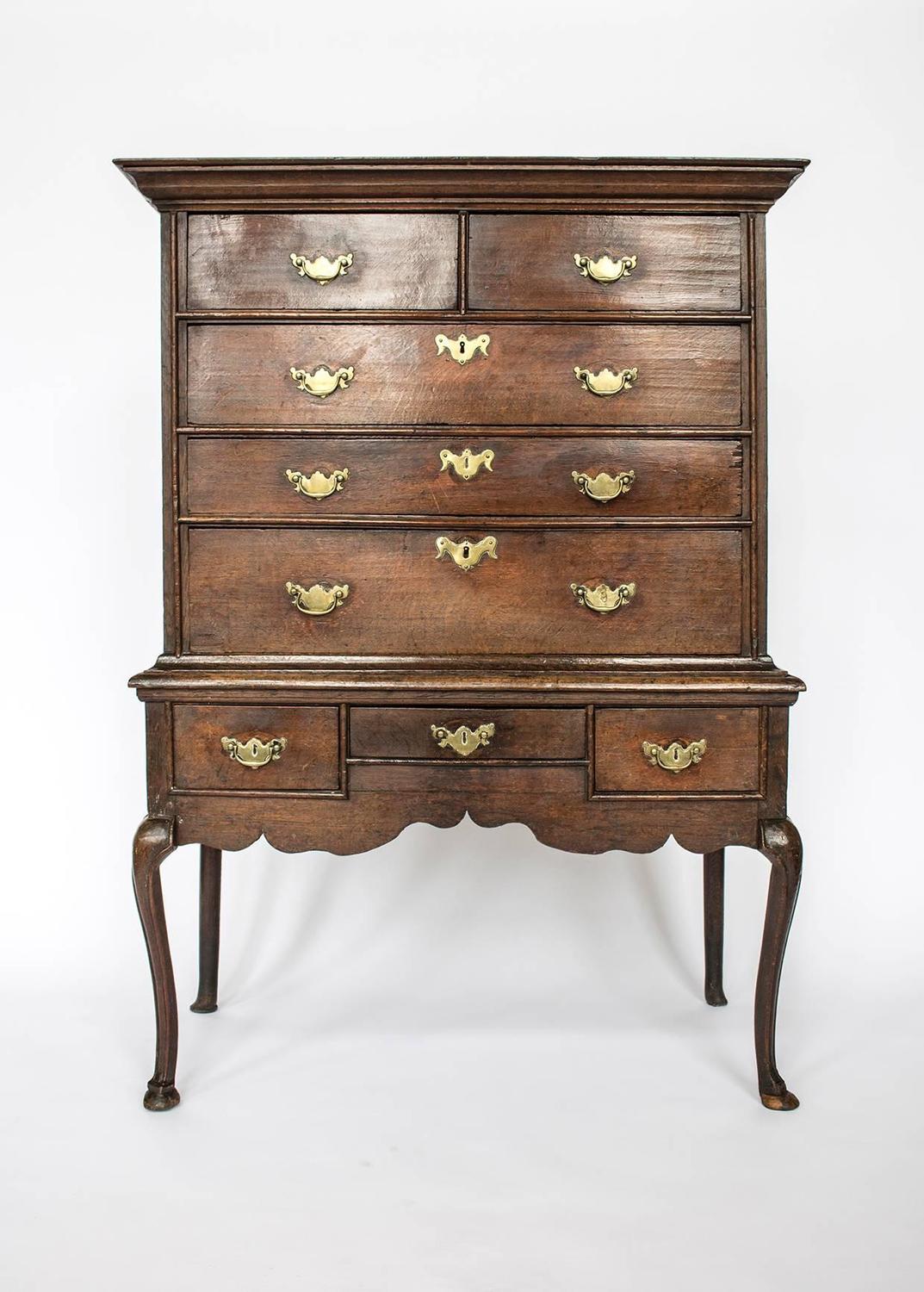Queen Anne Oak Chest of Drawers on Cabriole Legs, 19th Century For Sale