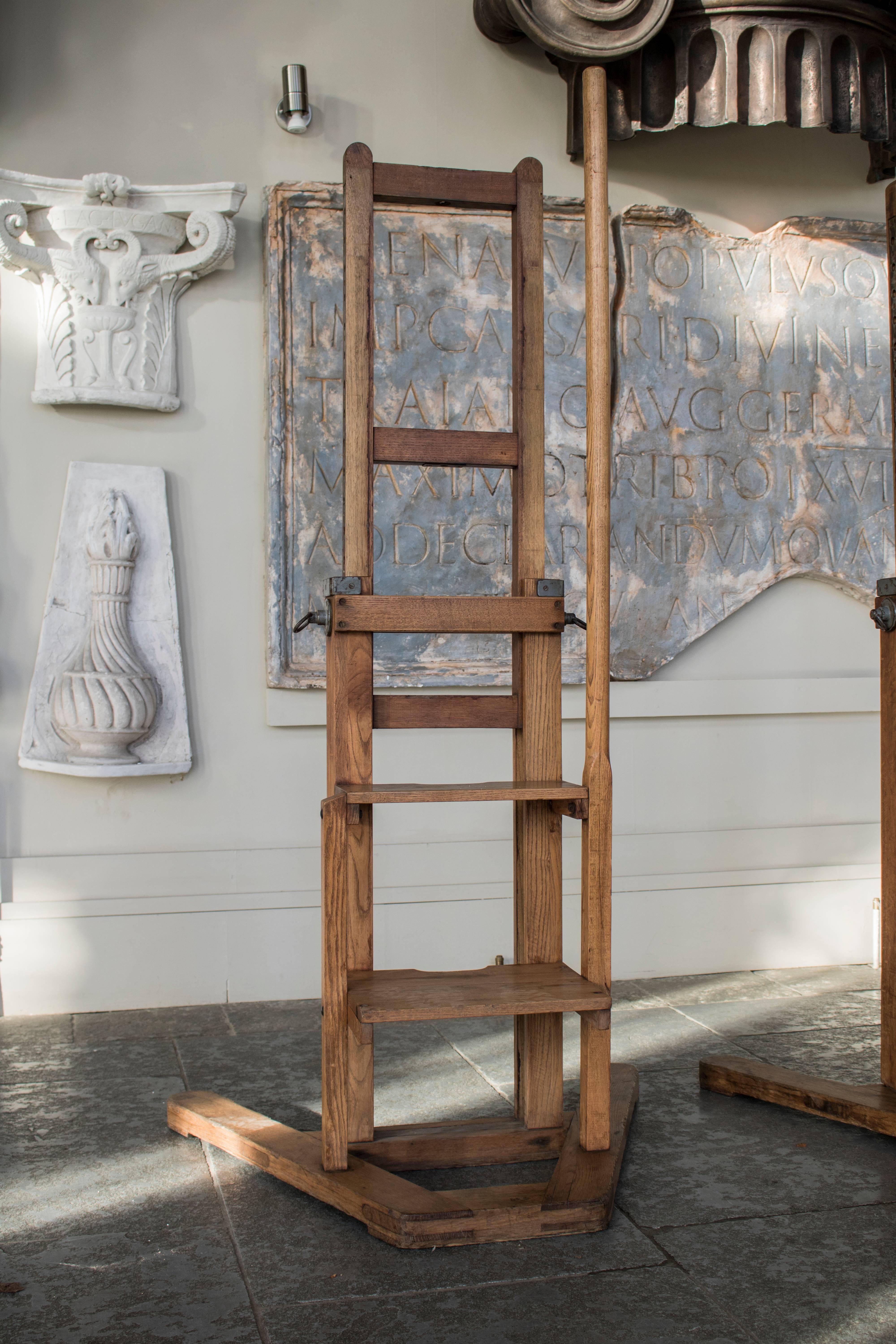 English Late 19th-Early 20th Century Pair of Oak Sculptors Display Easels For Sale