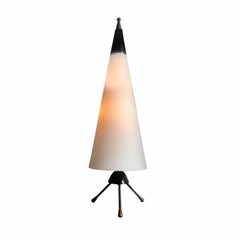 Lampada da tavolo modernista in stile “Space Age” con forma conica, Italia, anni ’60