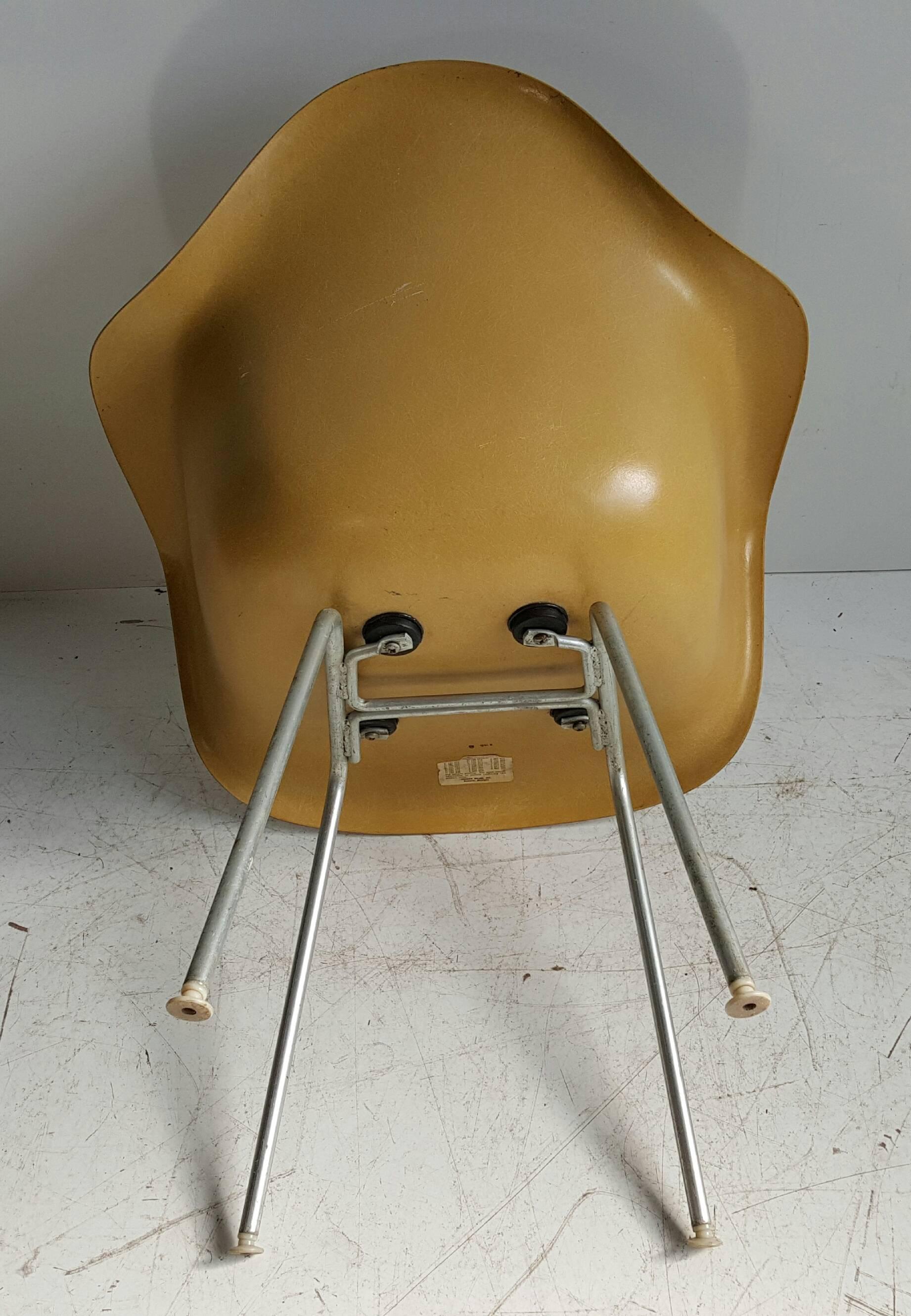 Late 20th Century Charles and Ray Eames Arm Shell Chair, Classic Mid-Century Modern