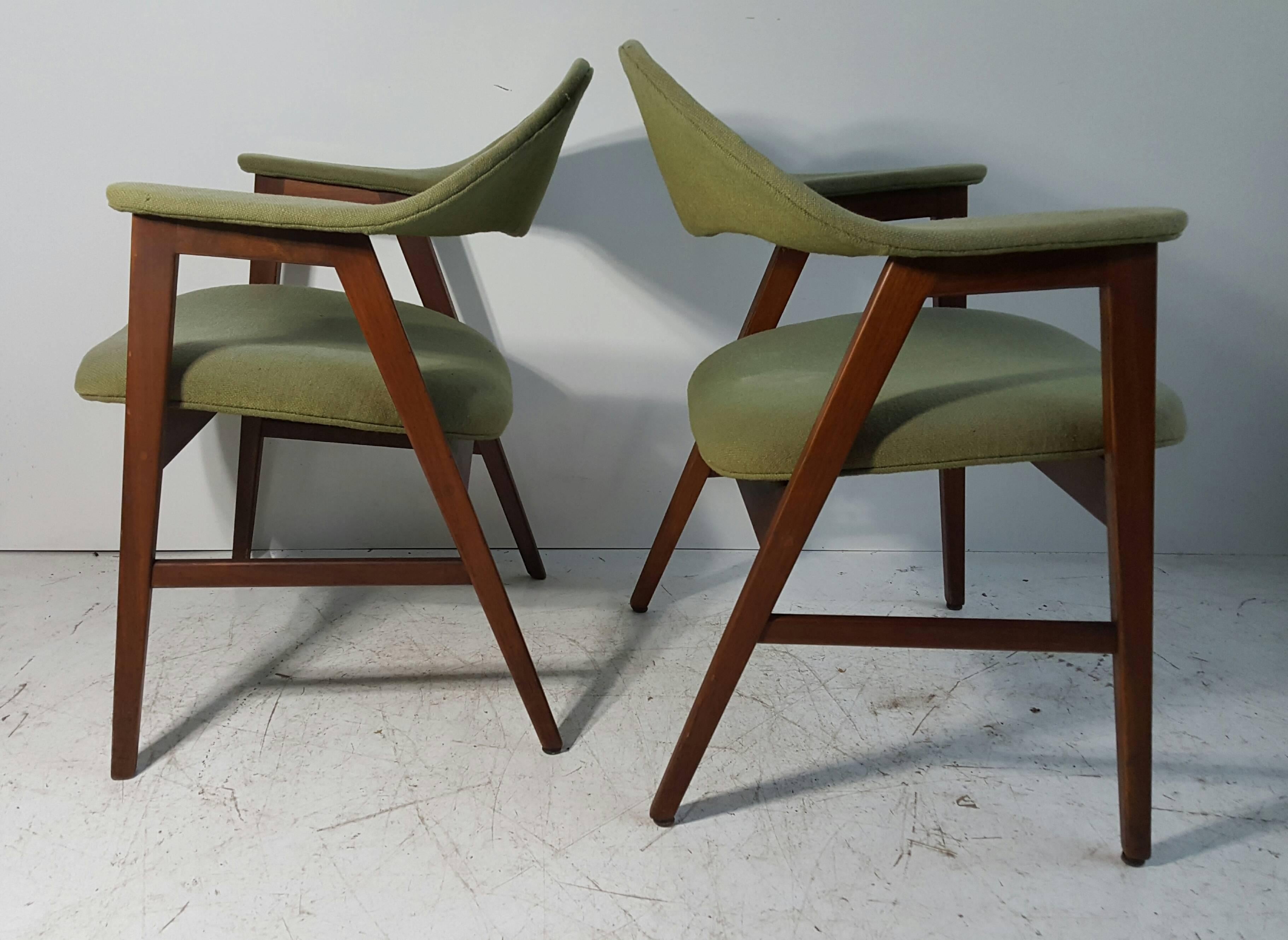 Pair of Danish Modern Lounge Chairs, Manner of Finn Juhl In Good Condition For Sale In Buffalo, NY