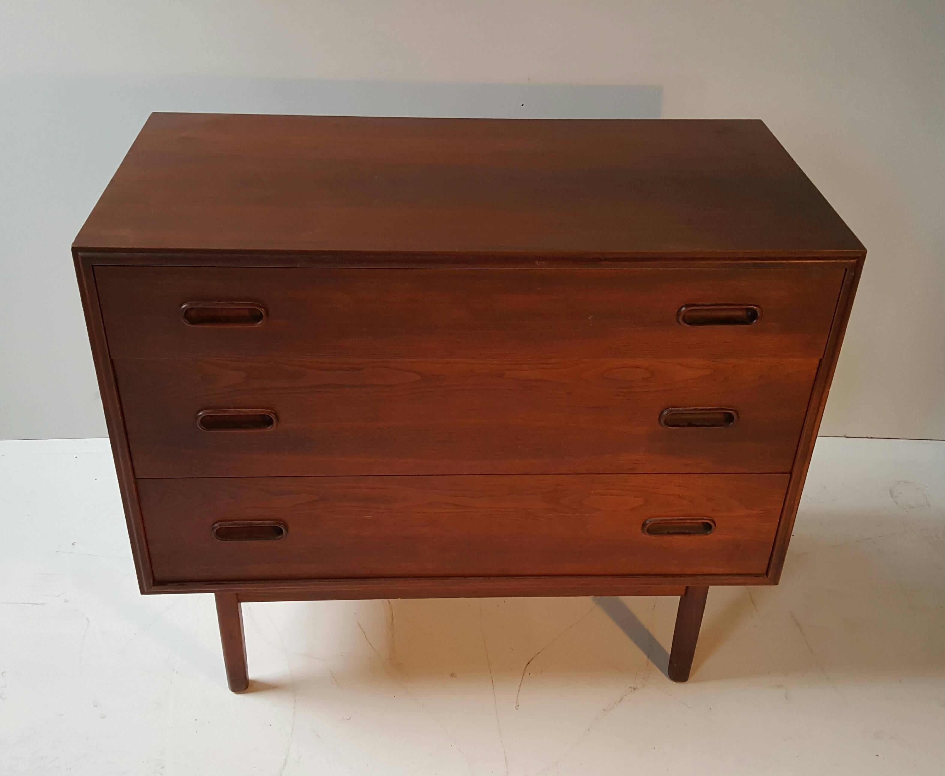 Classic Danish modernist three-drawer chest of drawers. Sleek simple, elegant design, handsome sculptural drawer pulls, nice quality and construction, dovetail joints.
