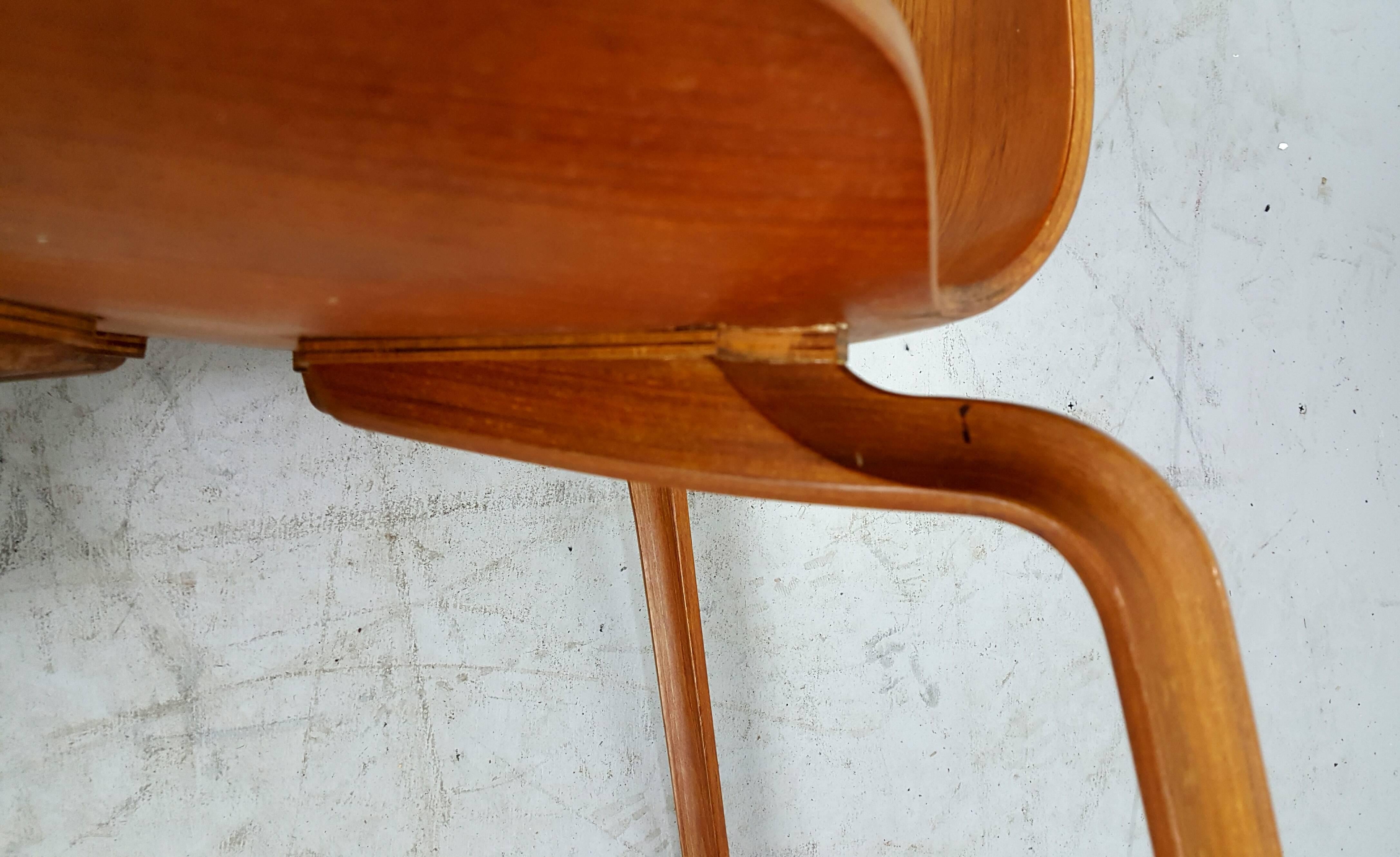 Scandinavian Modern First Edition Grand Prix Chair by Arne Jacobsen for Fritz Hansen, 1957