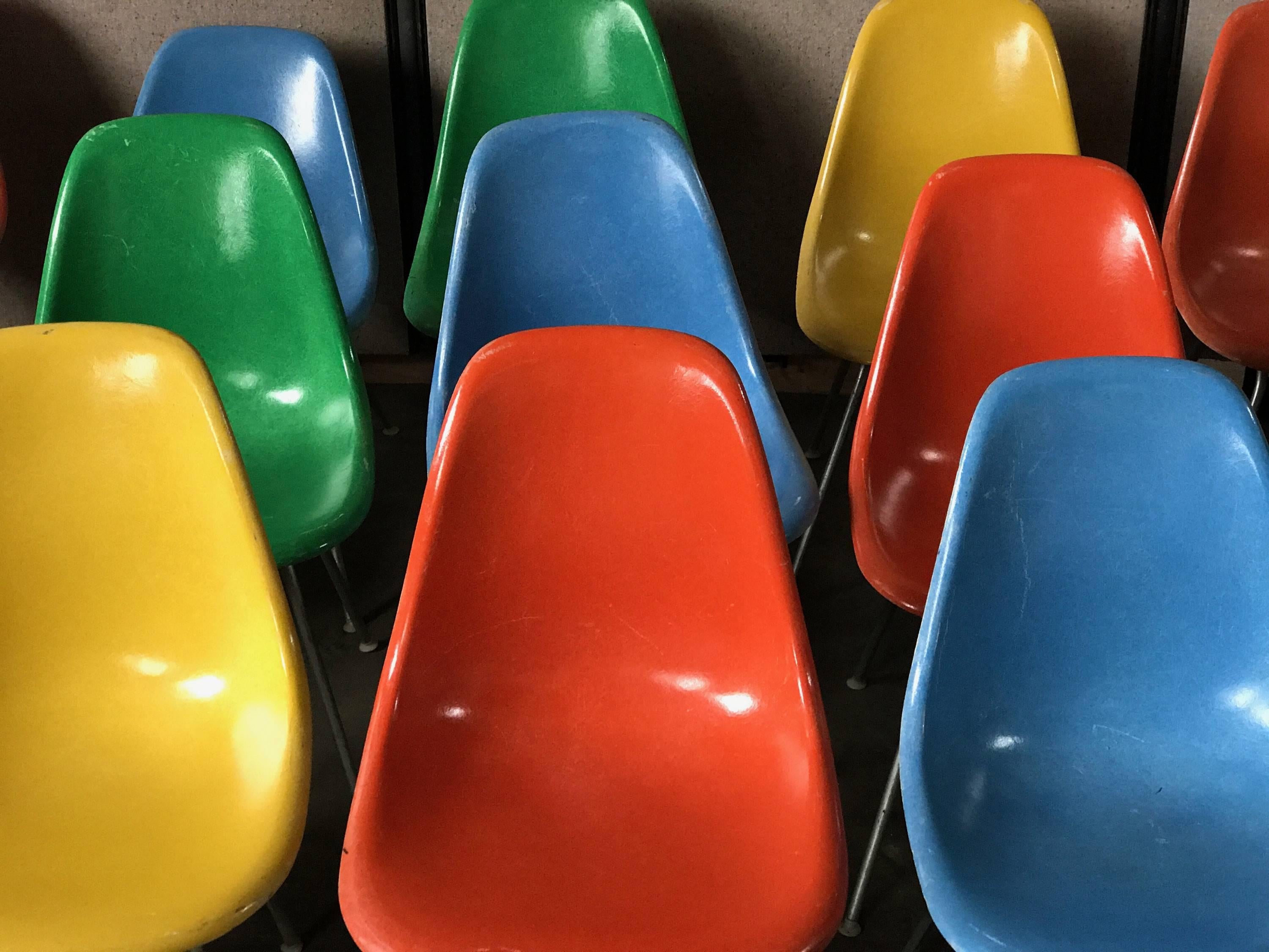Mid-Century Modern Set of 18 Charles and Ray Eames Fiberglass Scoop Shell Chairs DSX Herman Miller