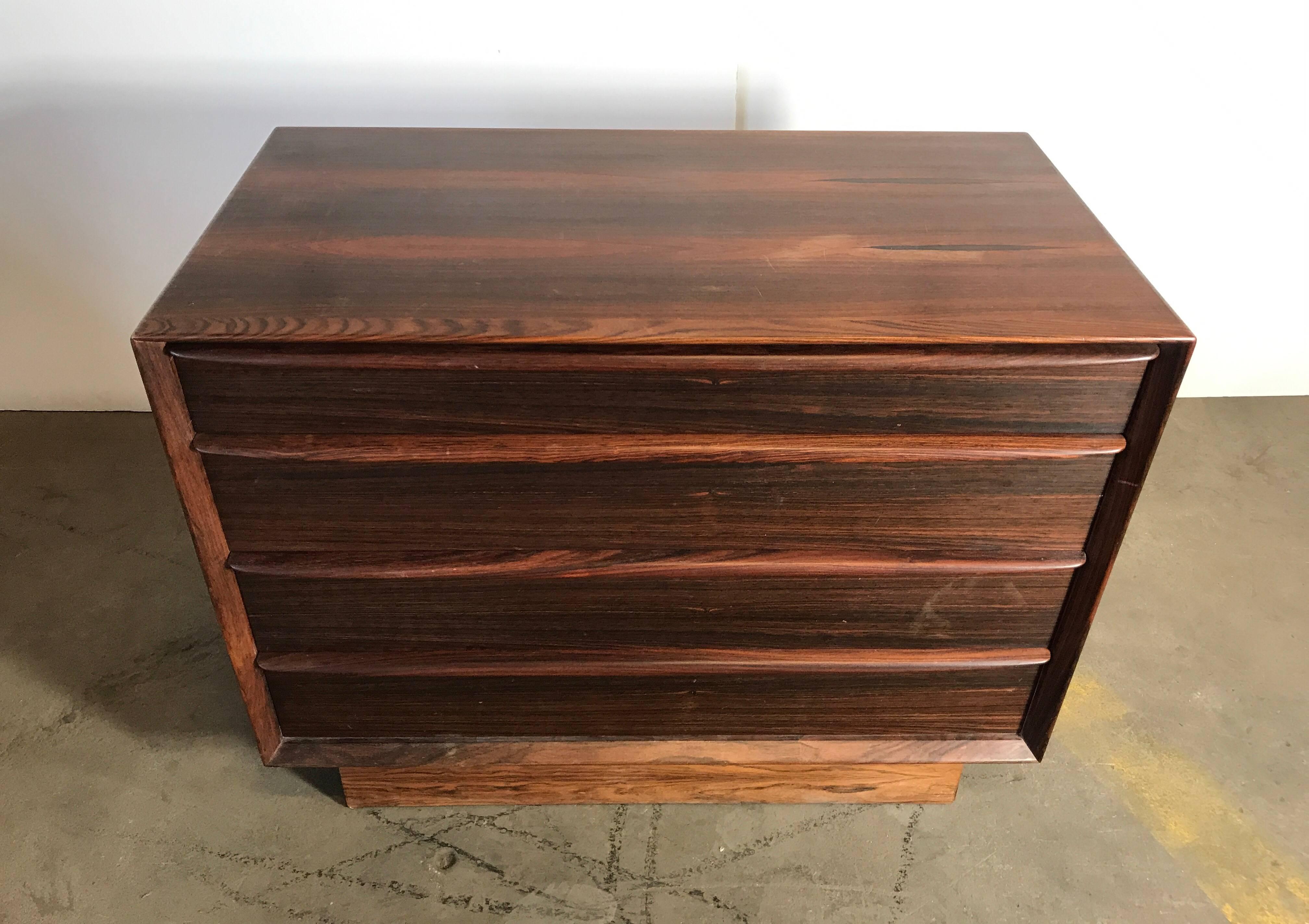 Stunning rosewood Falster four-drawer chest dresser made in Denmark, beautiful book matched grain. Superior quality and construction. Dove tail joinery, solid birch interior to drawers. Rosewood finished back.