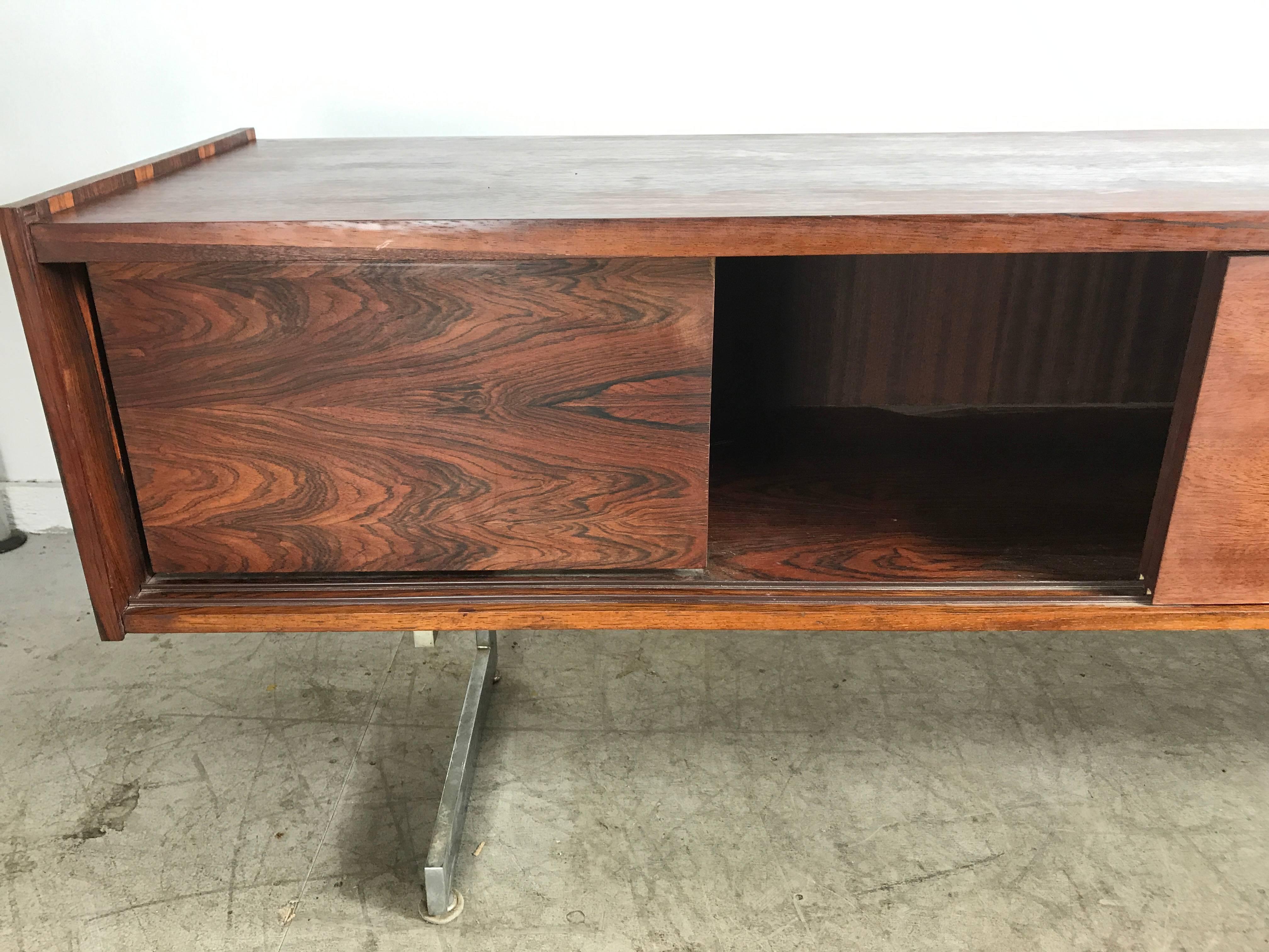 Mid-Century Modern Cantilevered Rosewood Credenza 3