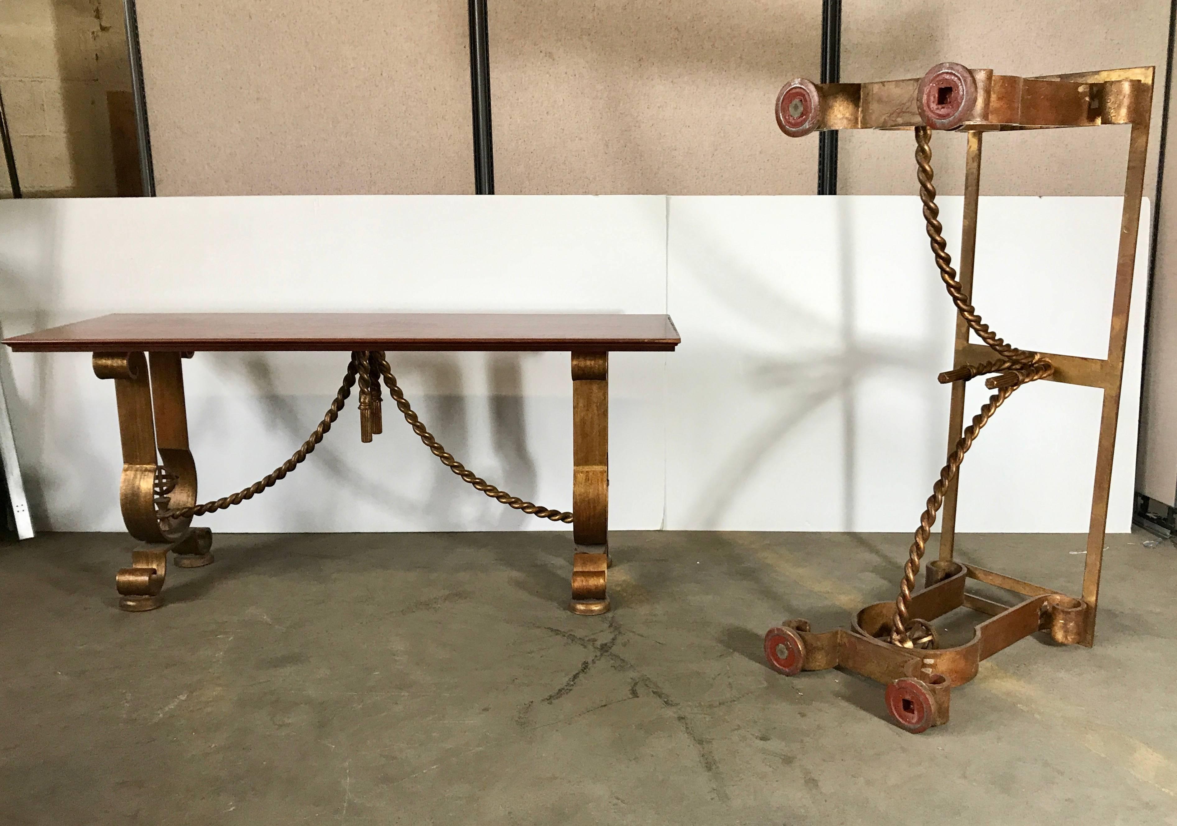 Américain Paire de tables consoles françaises dorées à l'or Murray's Iron Works de style G. Poillerat en vente