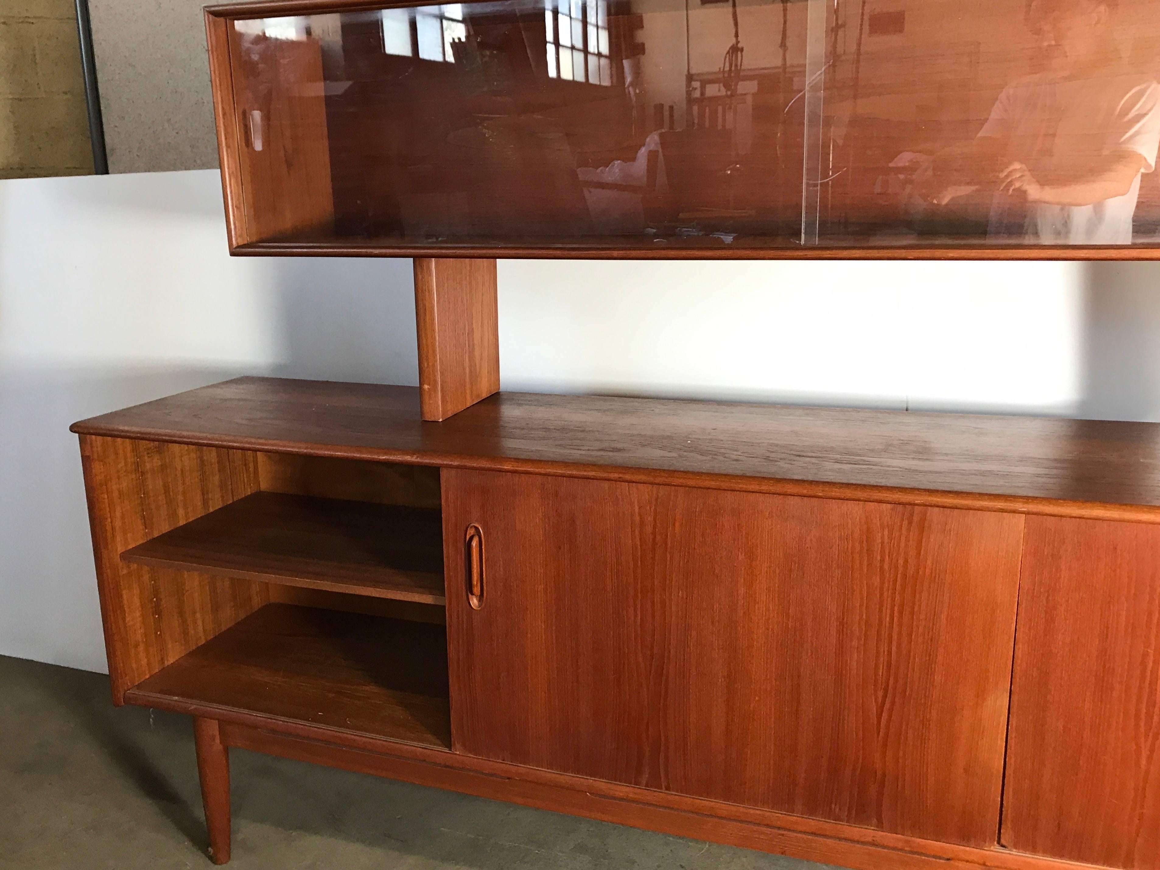 Classic Danish Modern Teak Credenza with top after Hans Wegner In Good Condition In Buffalo, NY