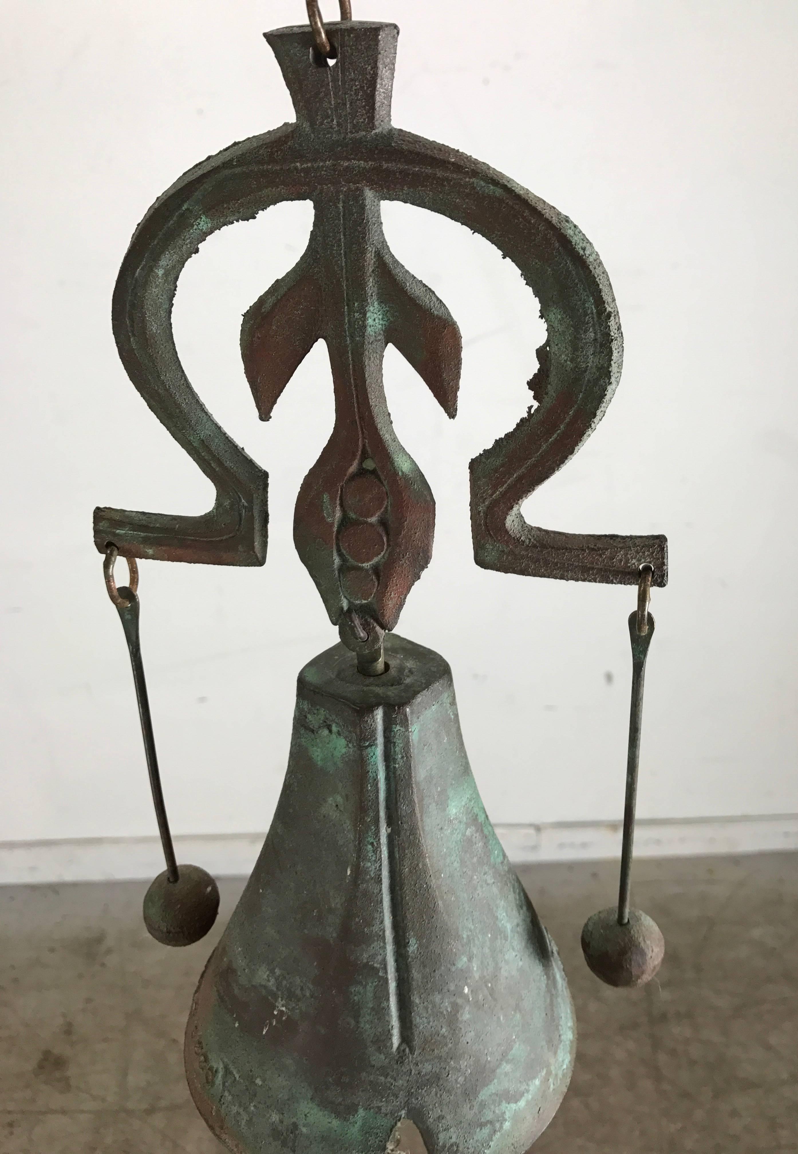 Unusual cast bronze wind bell designed by Paolo Soleri, makers mark,

USA, circa 1970s.

Measures: Overall H 30
Bell diameter 5
Chime W 4.5

Cast bronze.
Original condition.
    