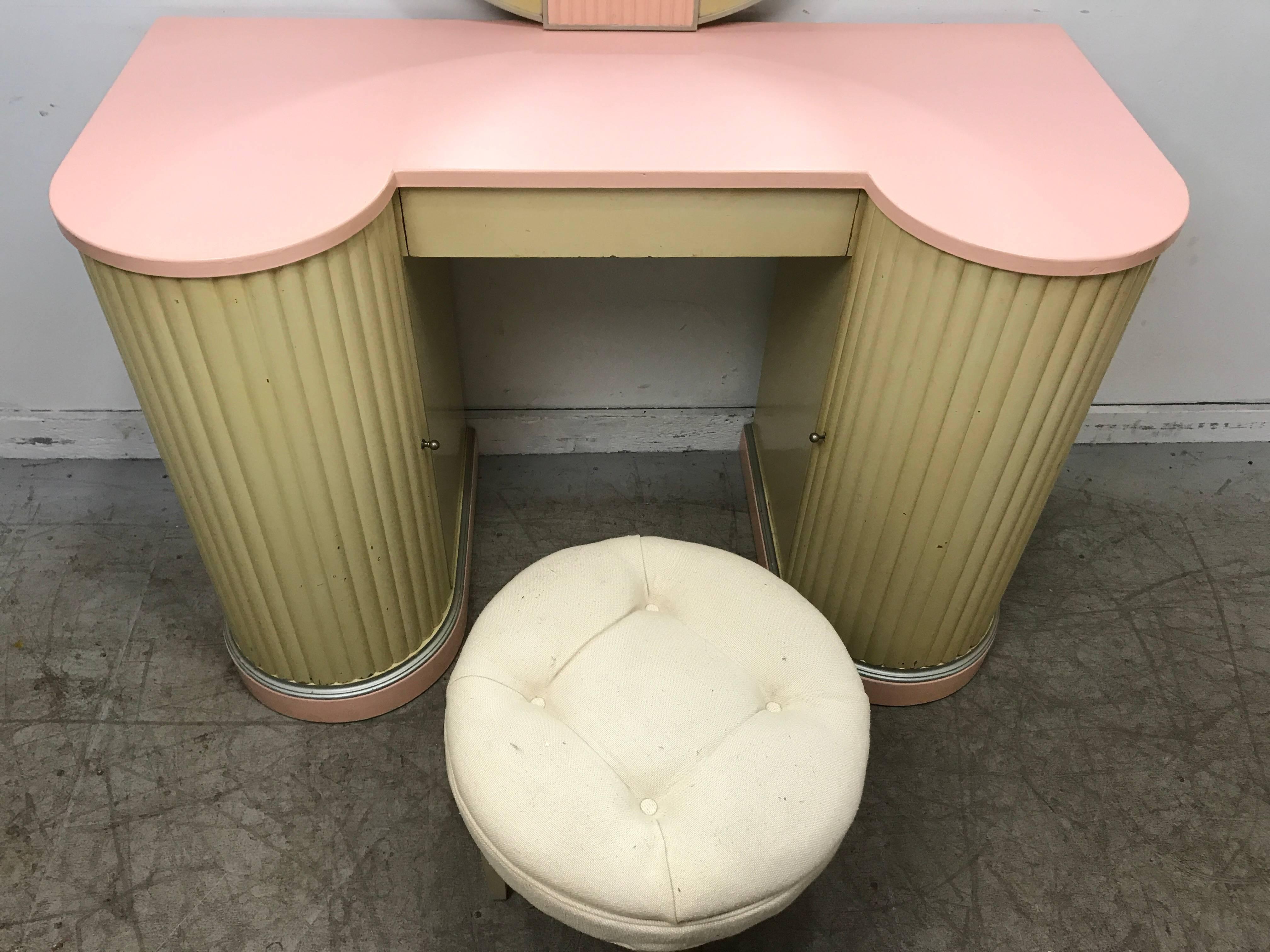 American Art Deco Vanity, Dressing Table, Mirror, Stool by Kittinger Furn Co In Good Condition In Buffalo, NY