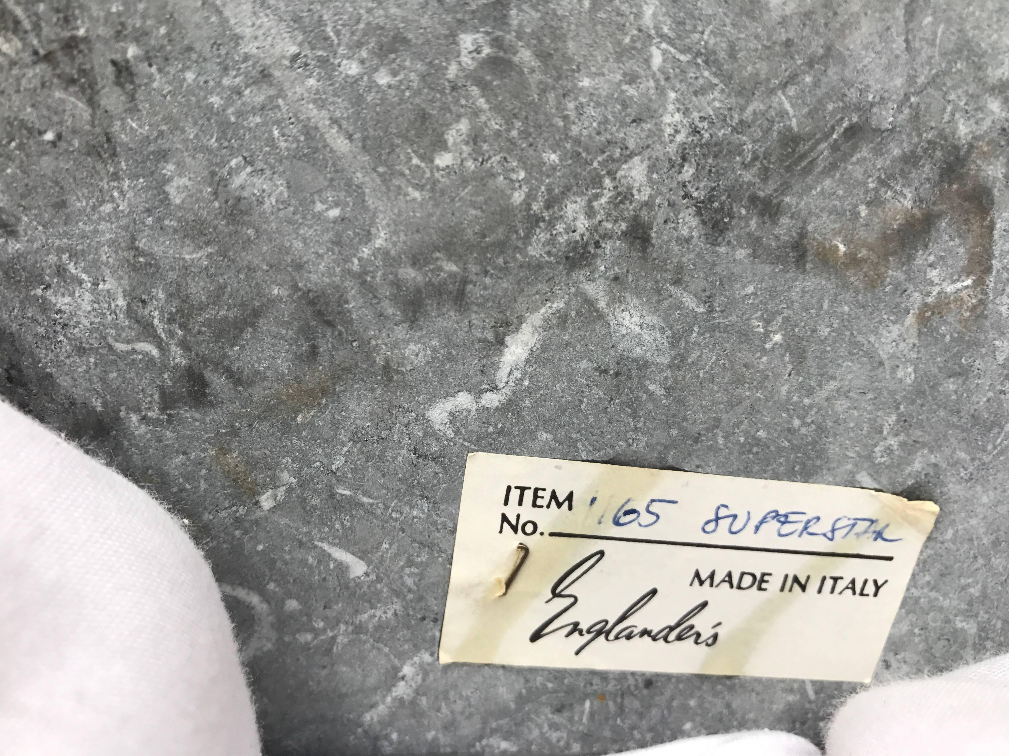 Pareja de antorchas de mármol y cromo estilo Menfis, Made in Italy en venta 2