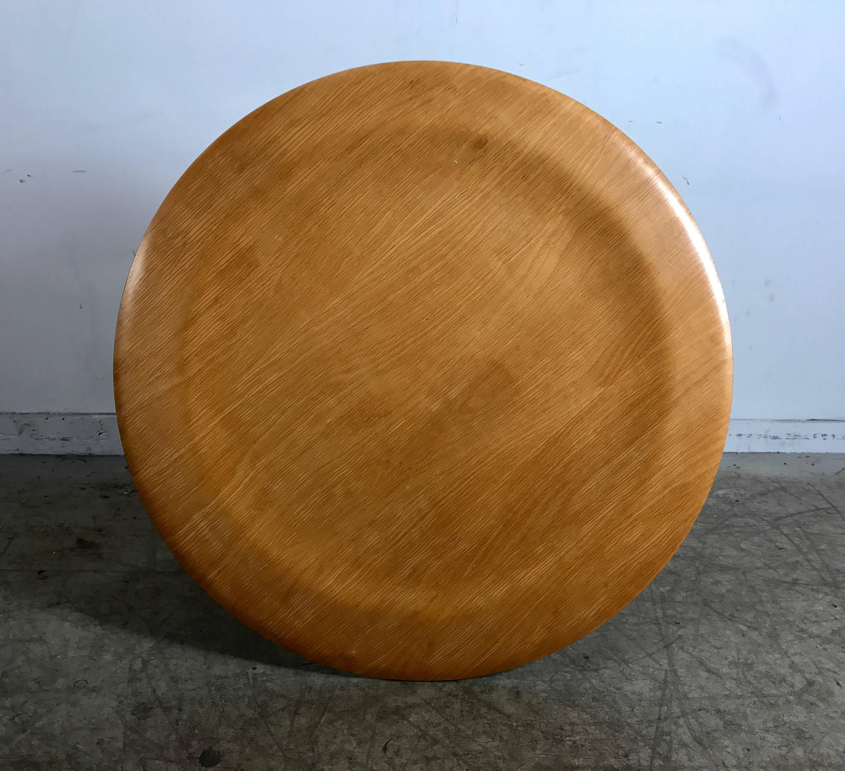 Classic Mid-Century Modern birch plywood dimpled top coffee table designed by Charles Eames, manufactured by Herman Miller, Nice early version, possibly circa 1950 production,(early feet pads)
Charles and Ray Eames applied the same breakthrough
