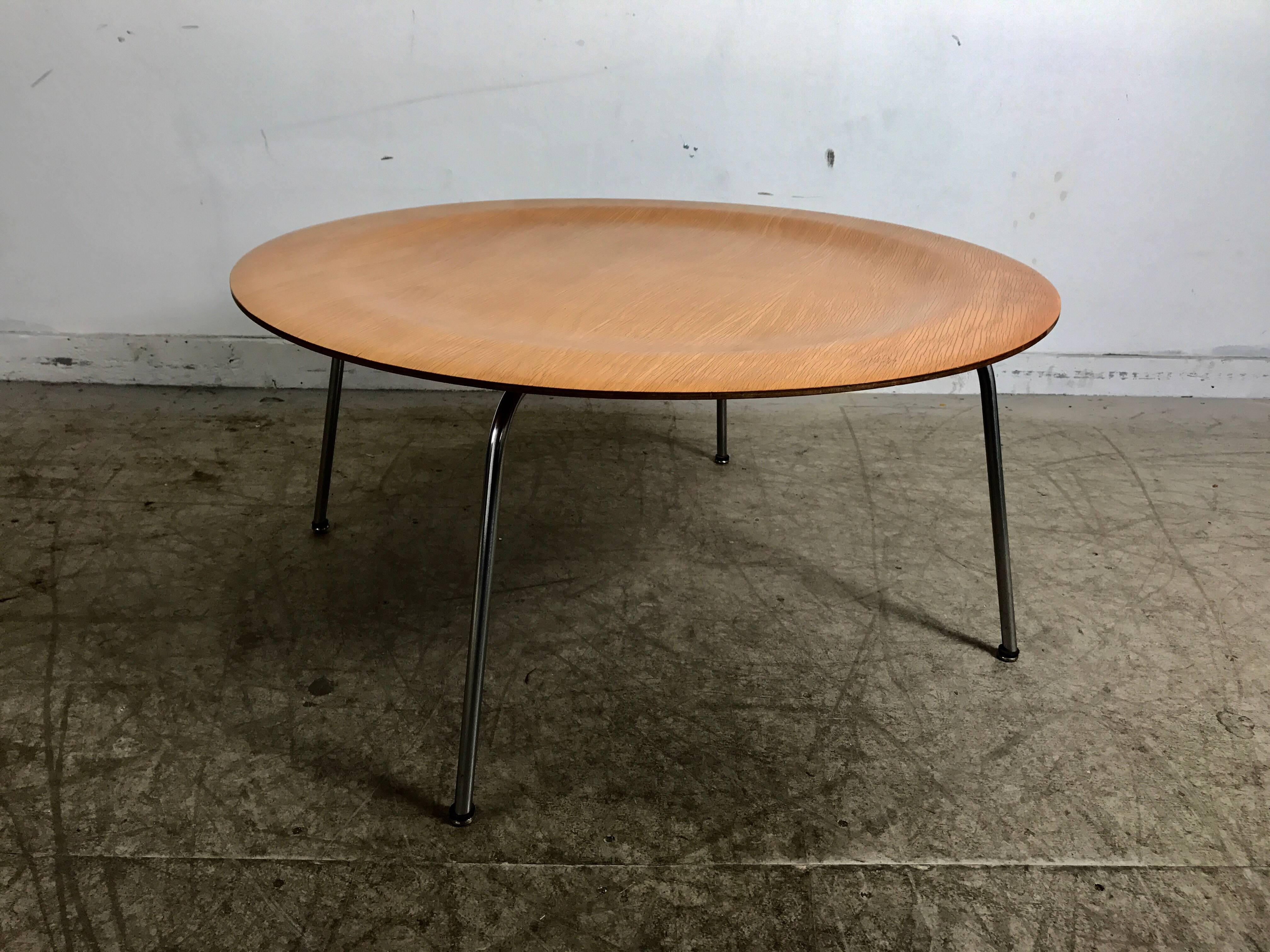 Classic Mid-Century Modern Birch Plywood Coffee Table, Charles Eames In Good Condition In Buffalo, NY