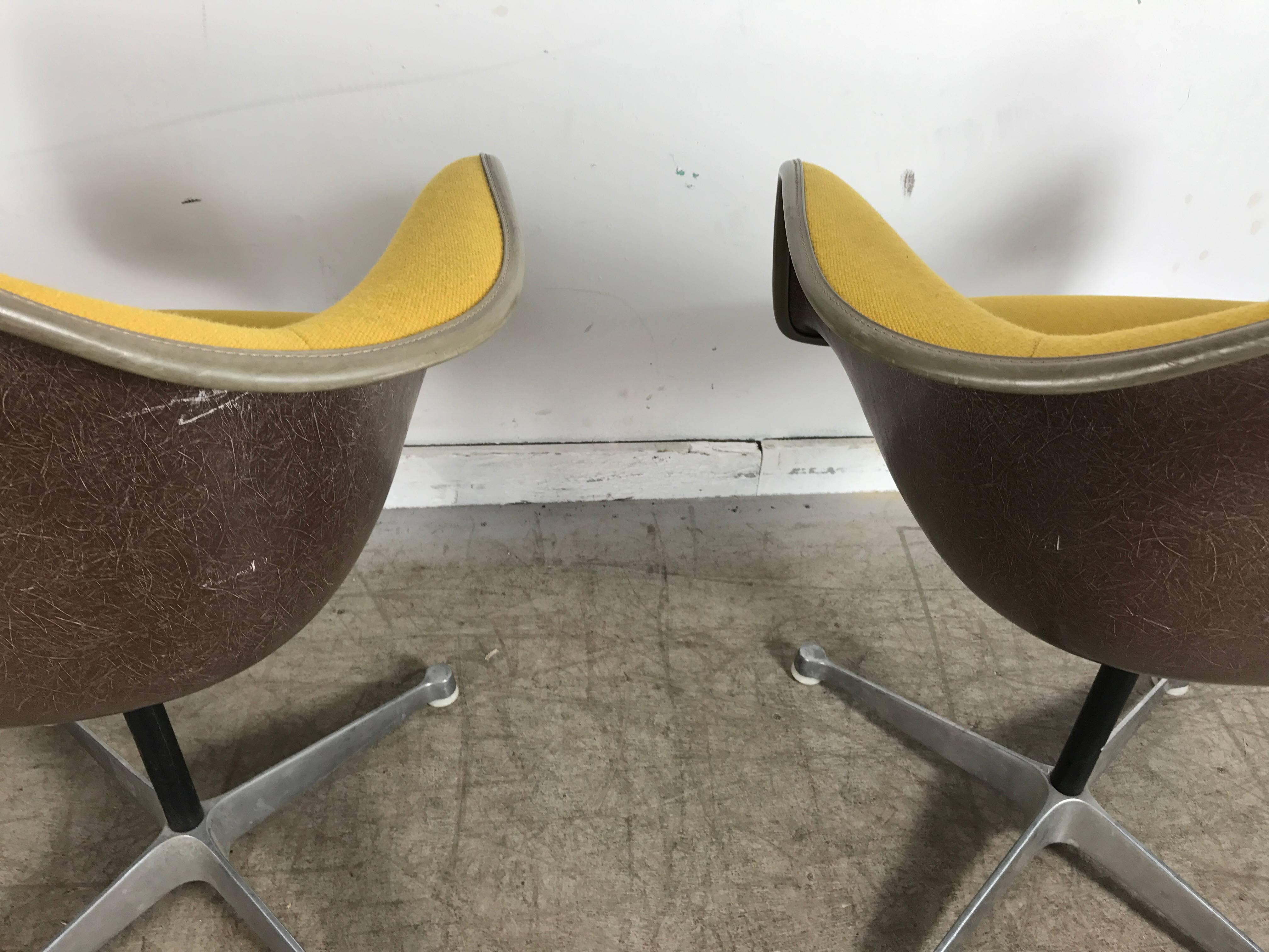 Mid-Century Modern Pair of Charles and Ray Eames Swivel Padded Arm Shell Chairs, Two-Tone For Sale