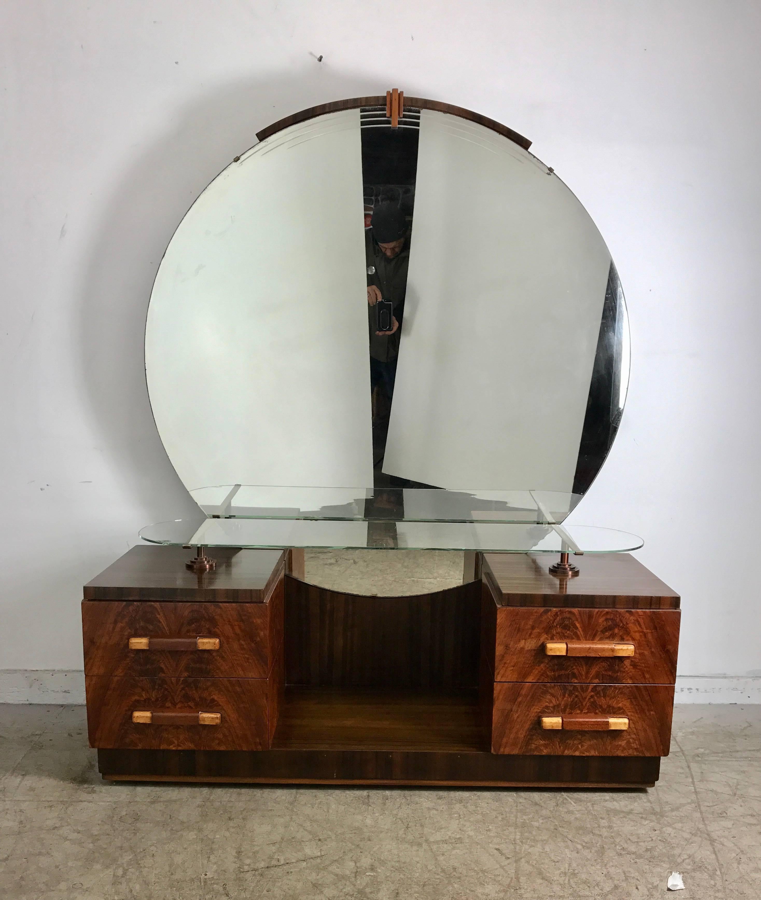 art deco vanity with round mirror