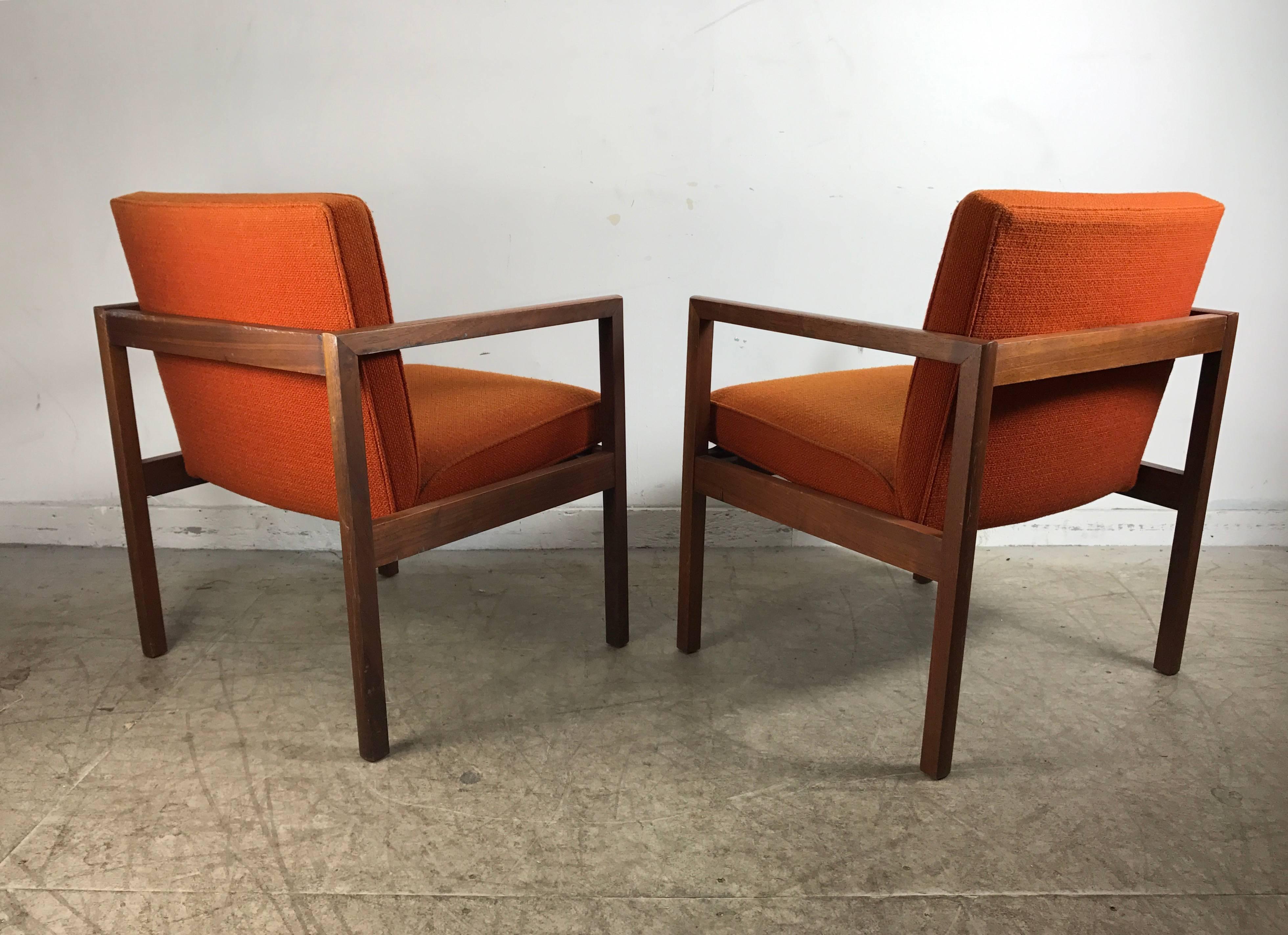 American Pair of Midcentury Solid Walnut Lounge Chairs by Stow Davis For Sale