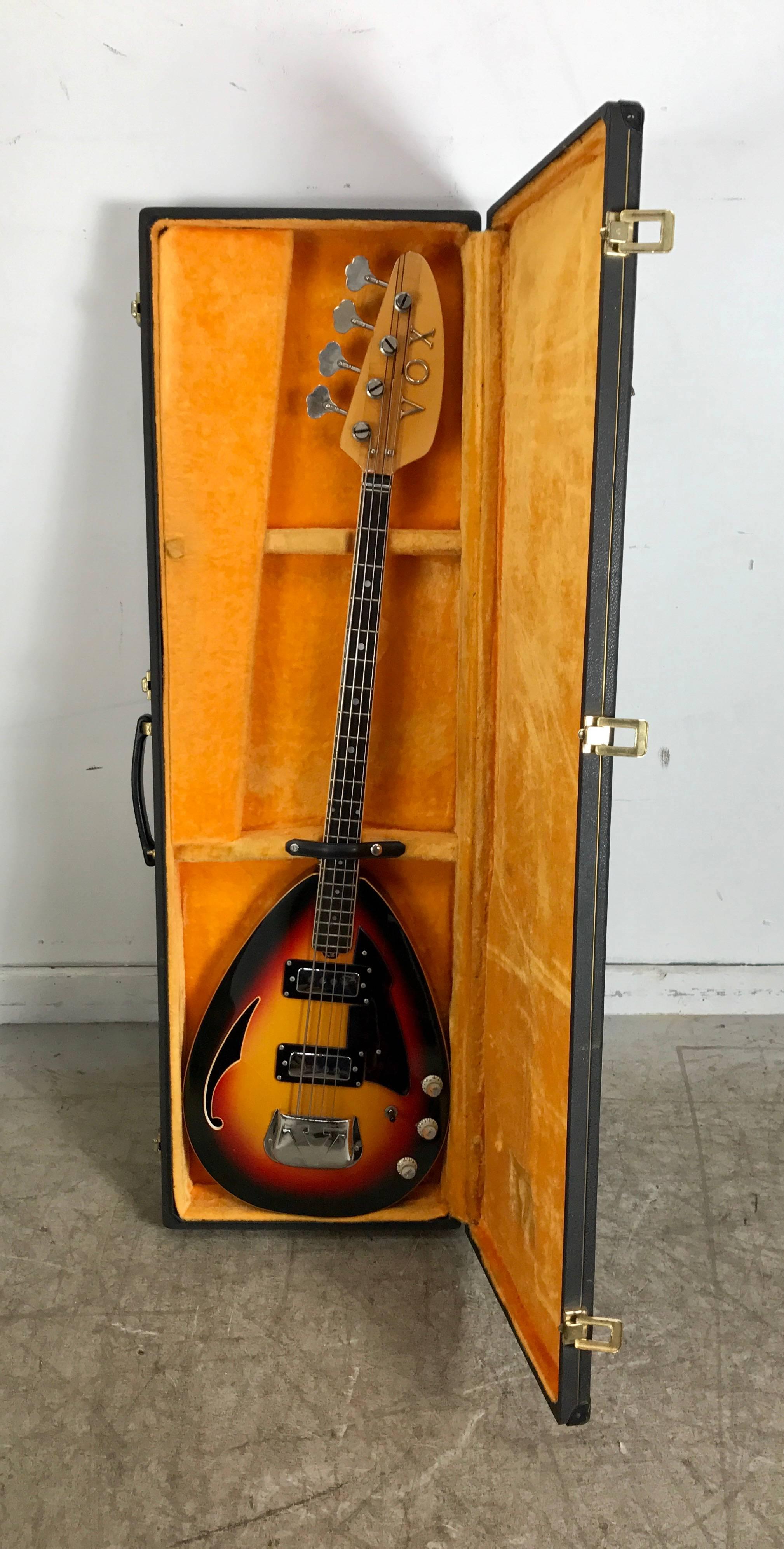 Rare 1968 Vox Teardrop Bass Guitar V284 Stinger IV, Made in Italy In Good Condition In Buffalo, NY