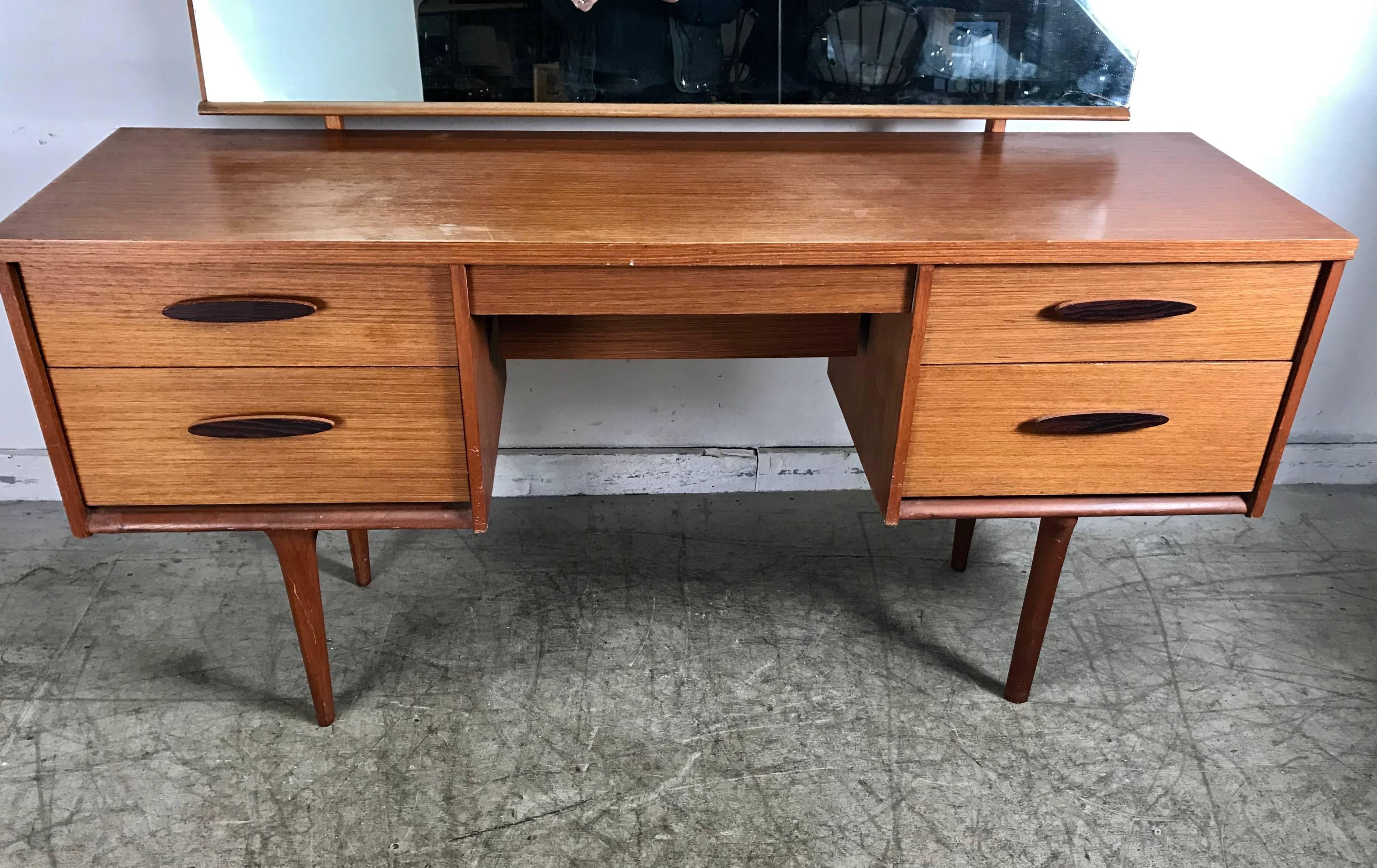 vanity desks
