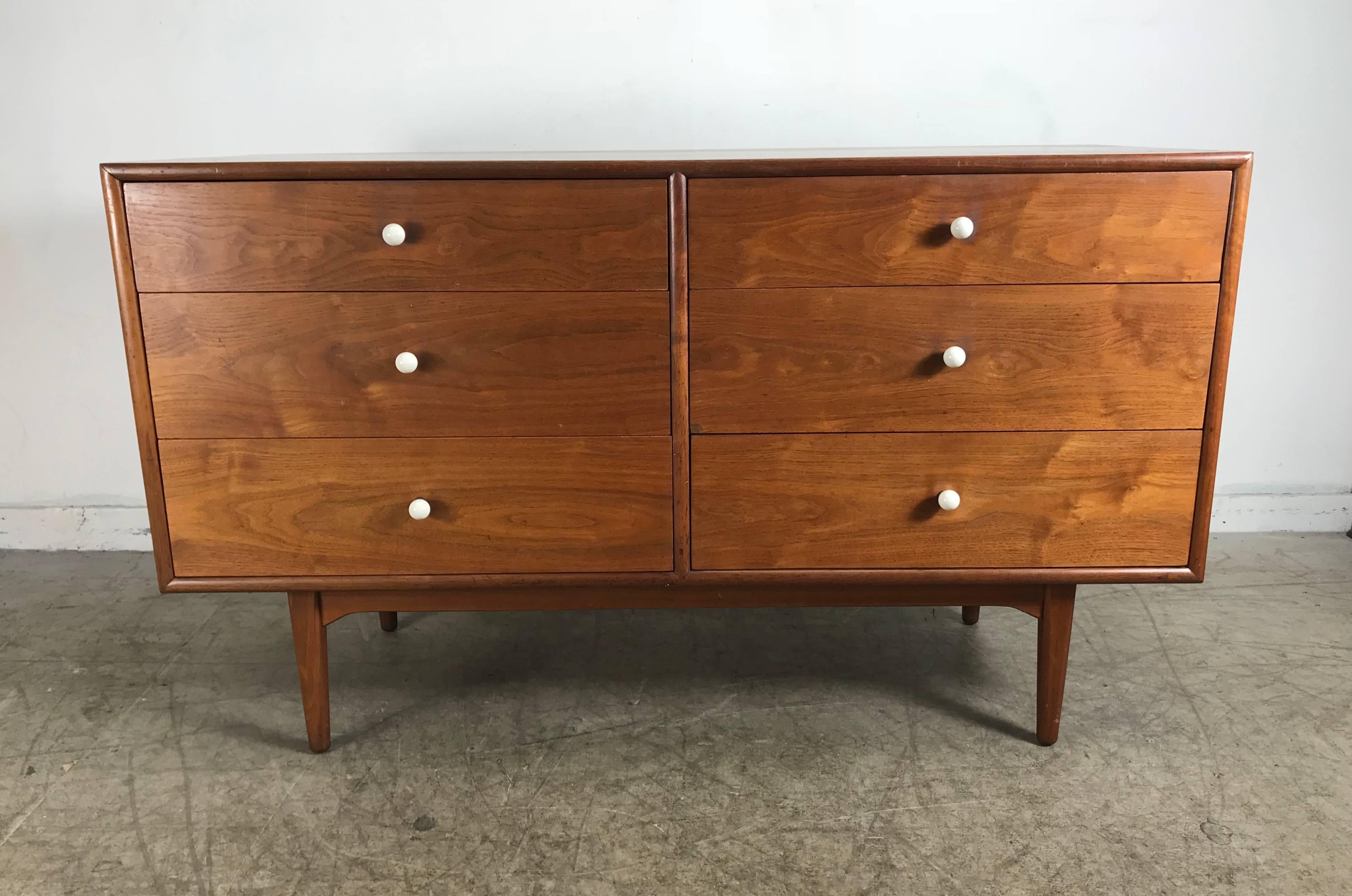 Mid-Century Modern six-drawer dresser by Kipp Stewart for Drexel. Superior quality and construction. Original white porcelain drawer pulls, nice figured walnut.