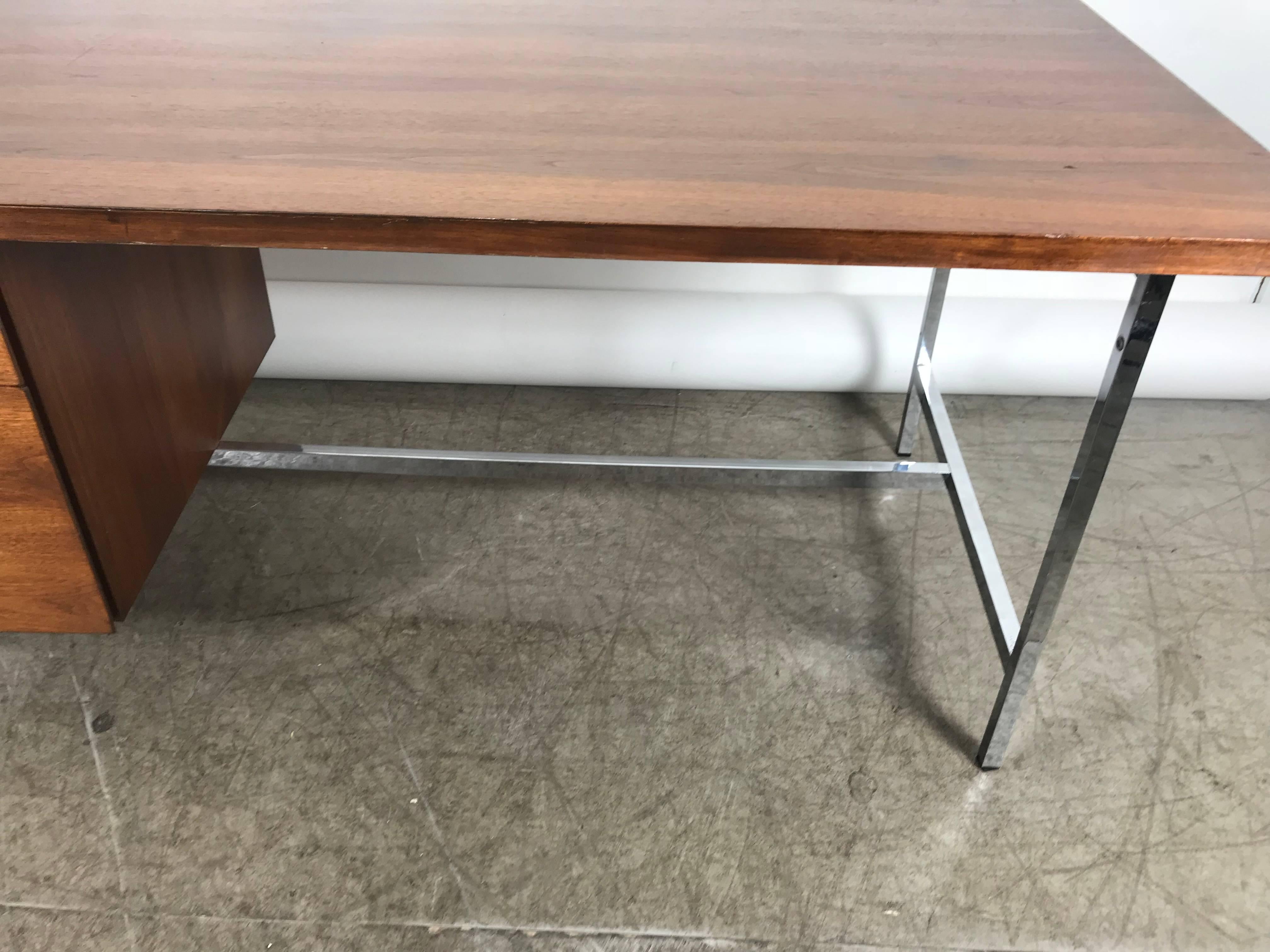 Classic Midcentury Walnut and Chrome Florence Knoll Desk Knoll In Good Condition For Sale In Buffalo, NY