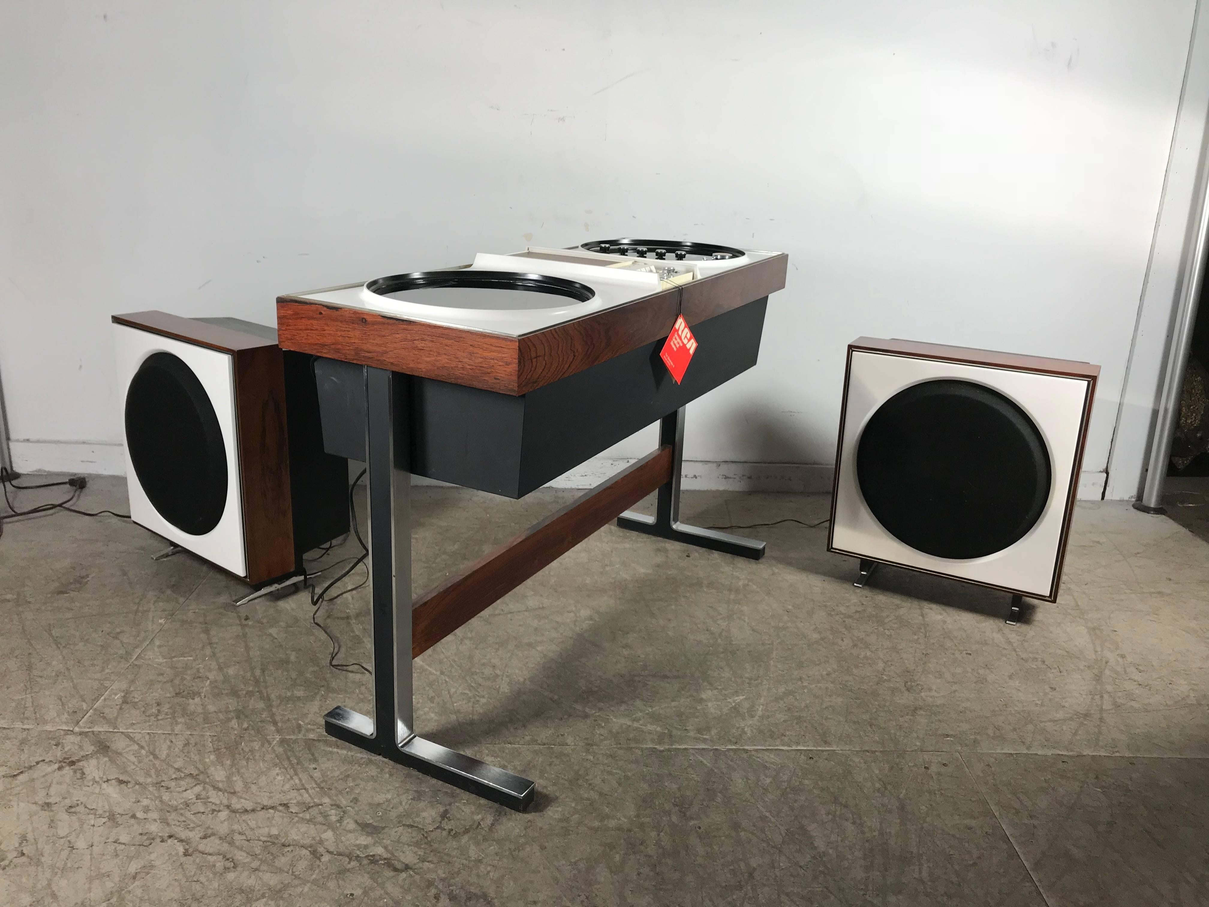 Plastique Prototype de console stéréo RCA de l'ère spatiale, 1970