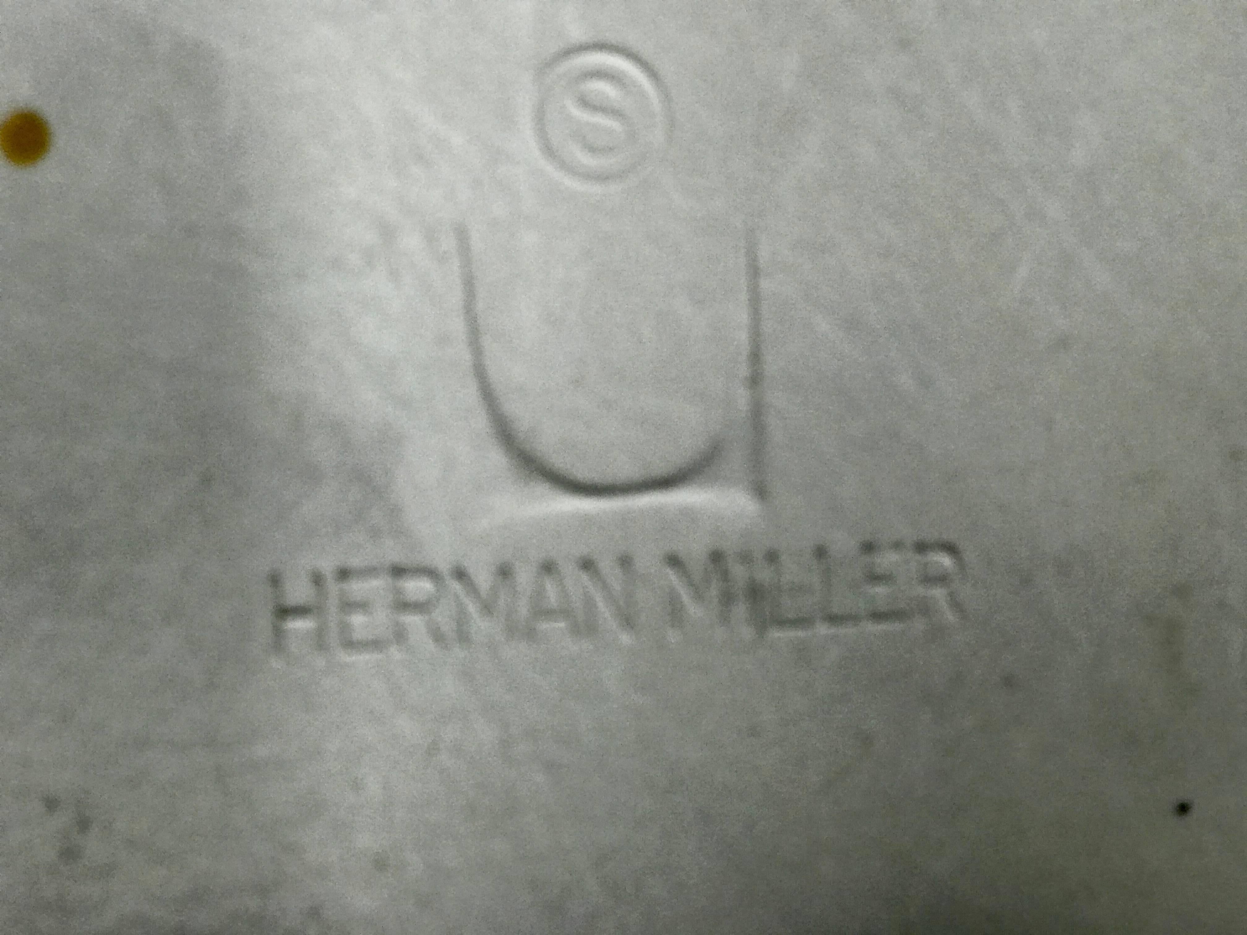Sechs klassische drehbare Muschelstühle aus Fiberglas Charles Eames, Herman Miller (Aluminium)