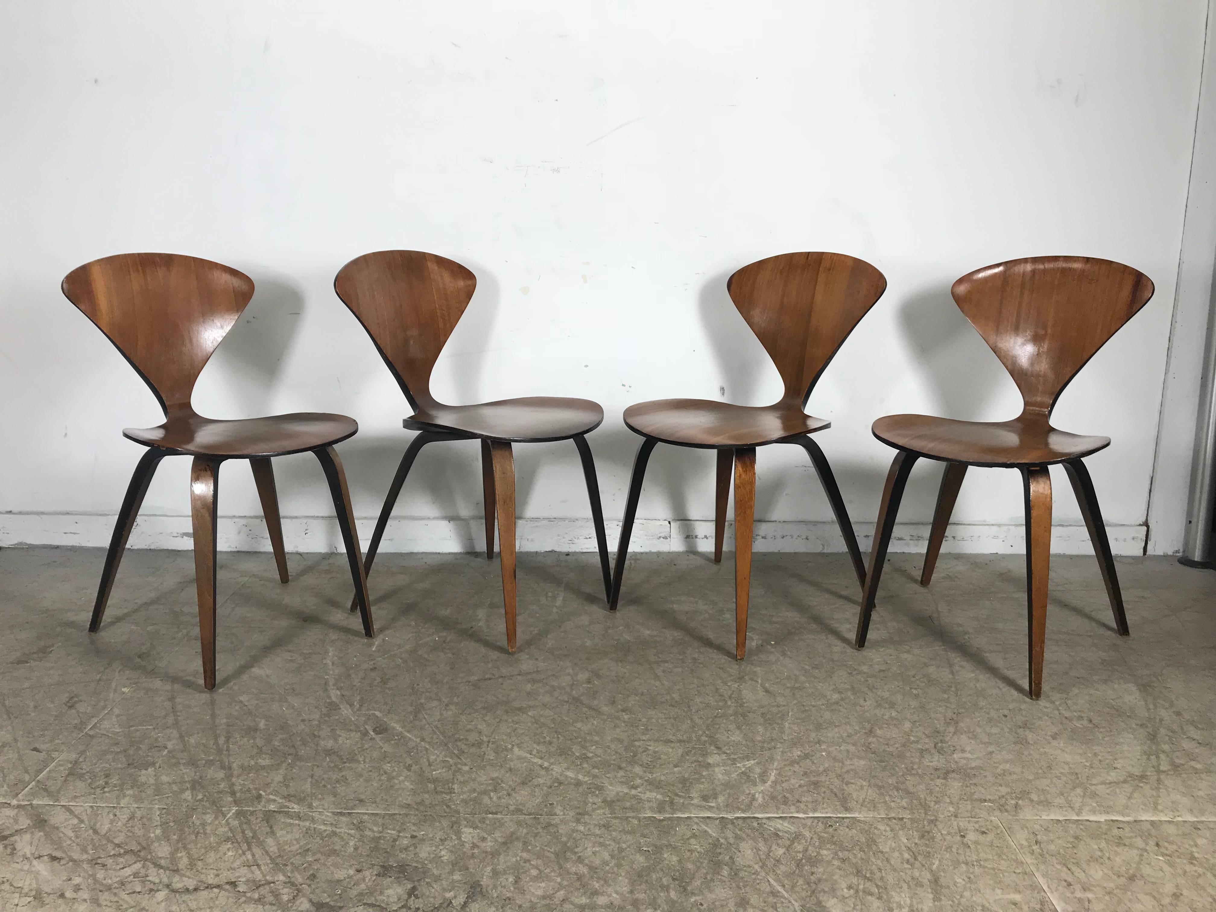 Mid-Century Modern Set of Four Classic Modern Plywood Side Chairs by Norman Cherner for Plycraft