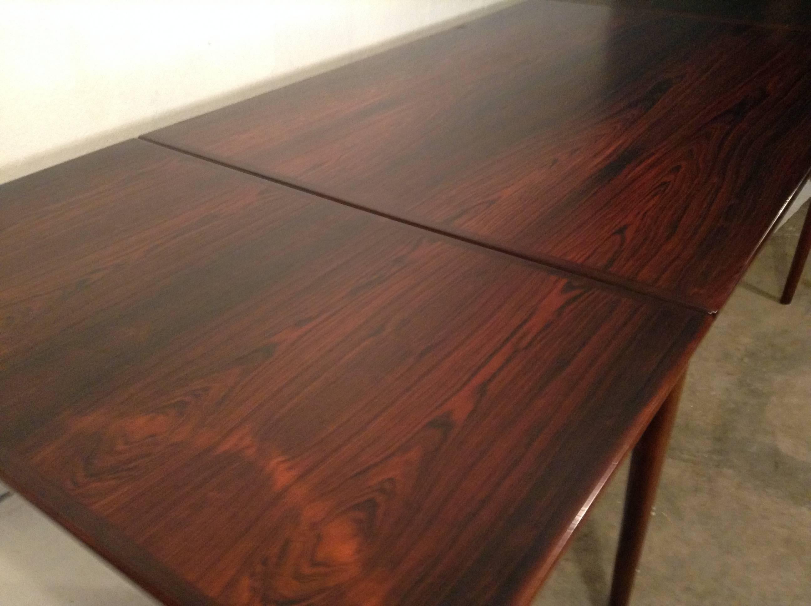 Niels Otto Møller Danish Expandable Rosewood Dining Table In Good Condition In Buffalo, NY