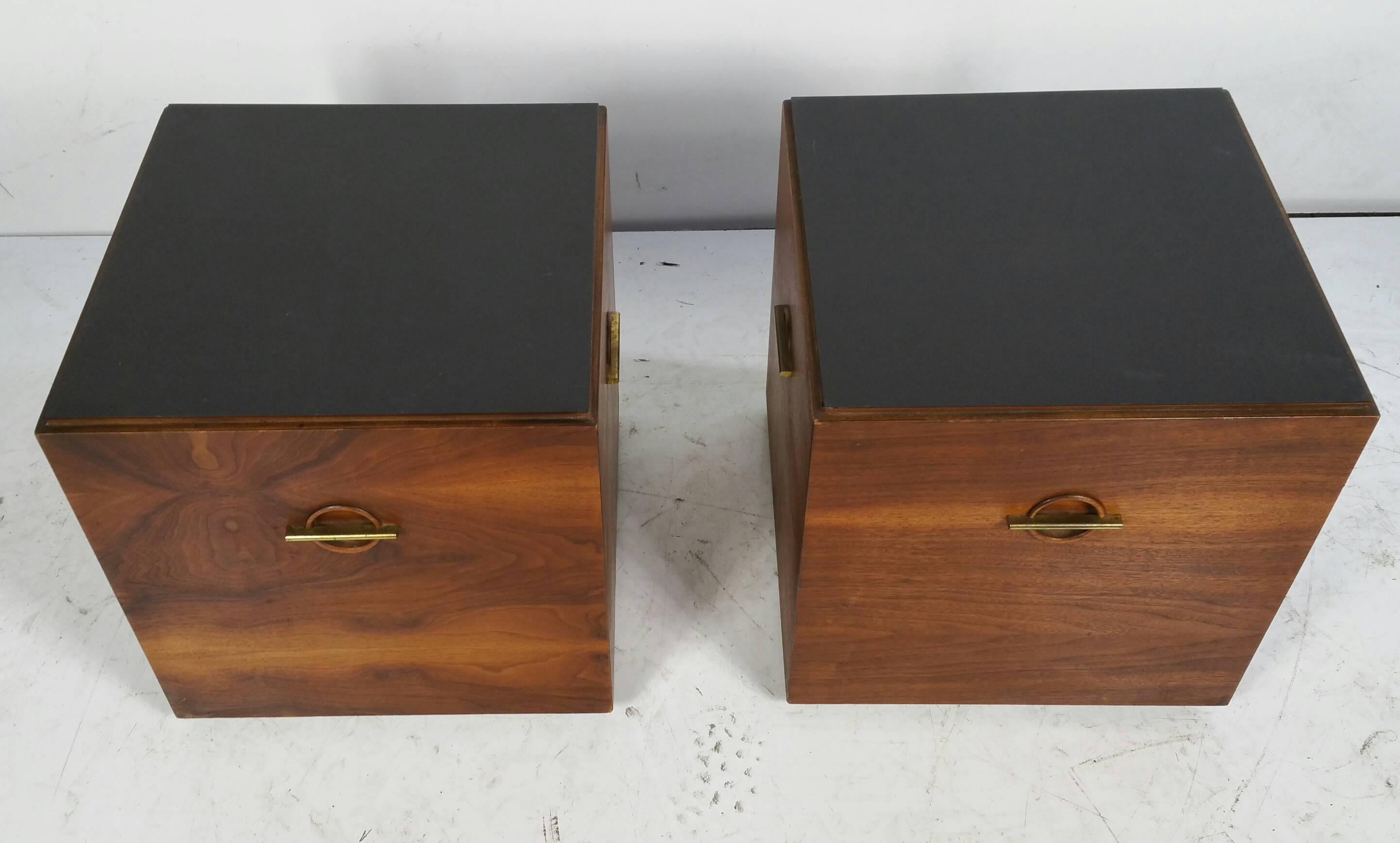 20th Century Midcentury Minimalist Cube Tables or Stands in Walnut and Brass by Lane For Sale