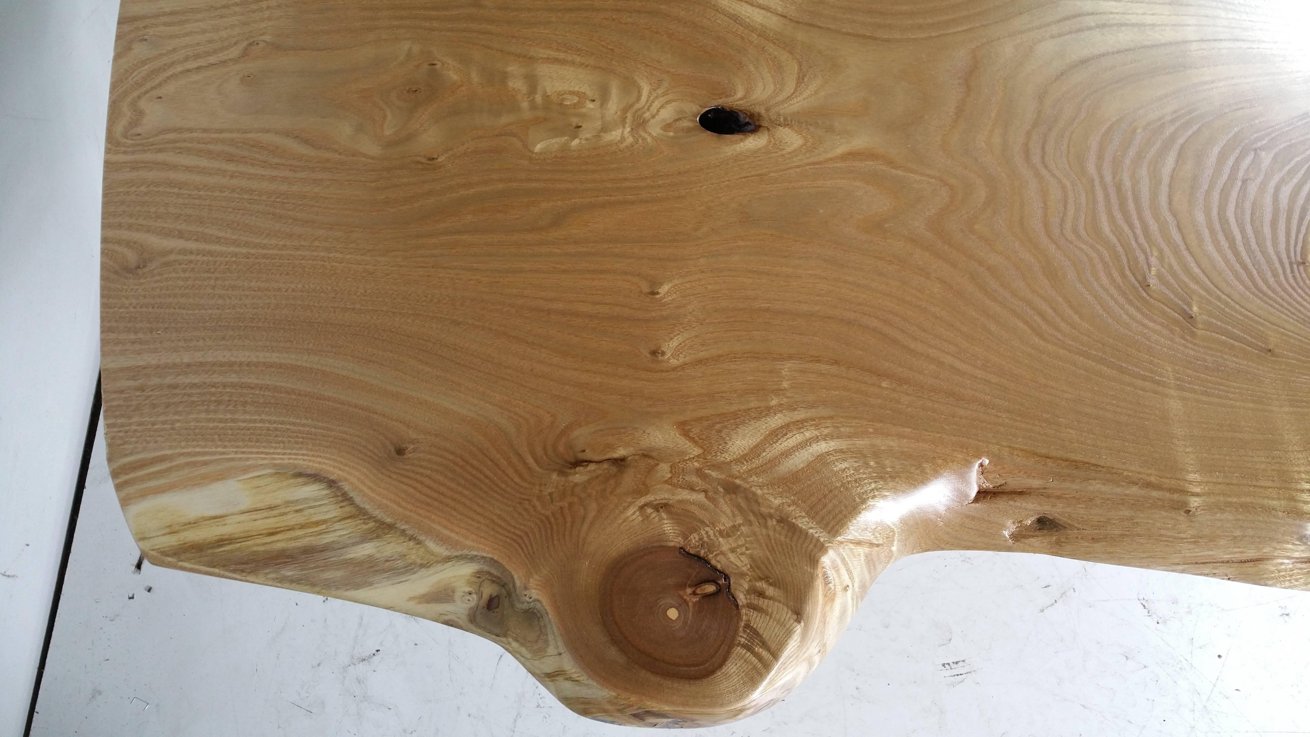 Sculpté à la main Table basse moderniste en bois Catalpa figuré de Griff Logan en vente