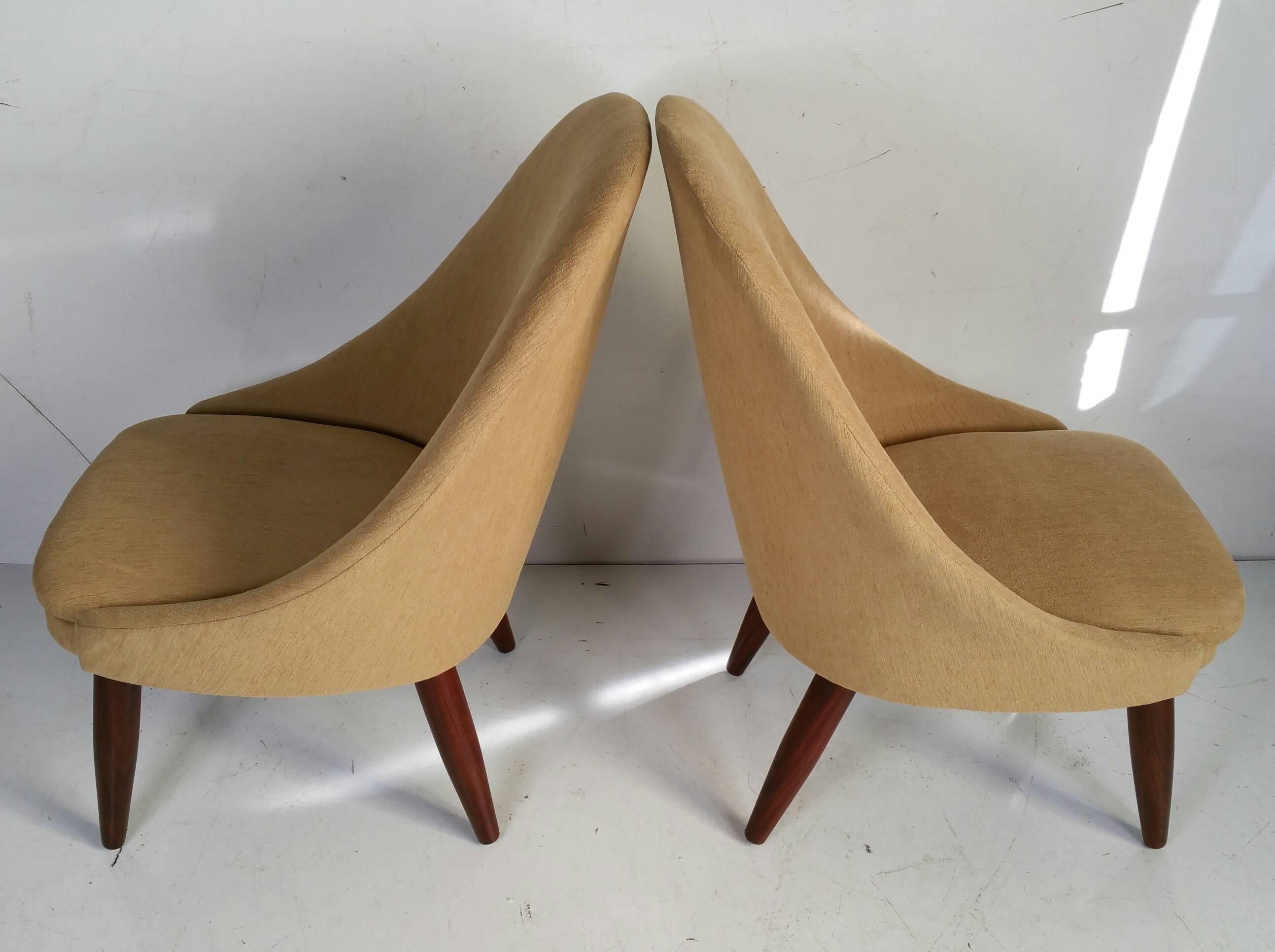 Mid-Century Modern Pair of Danish Slipper Chairs by Ejvind Johansson