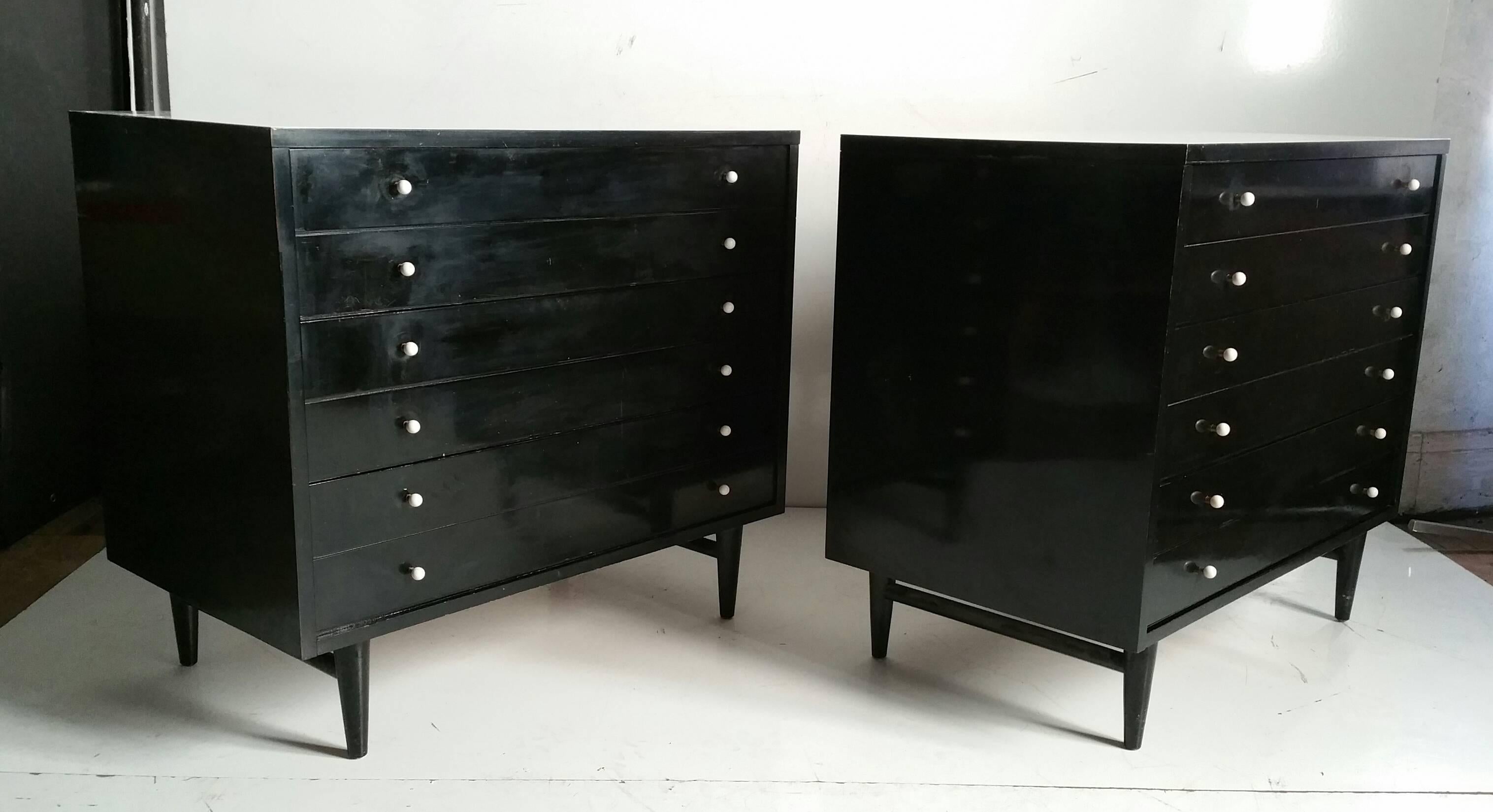 Pair of Modernist Ebonized American of Martinsville Dressers In Good Condition In Buffalo, NY