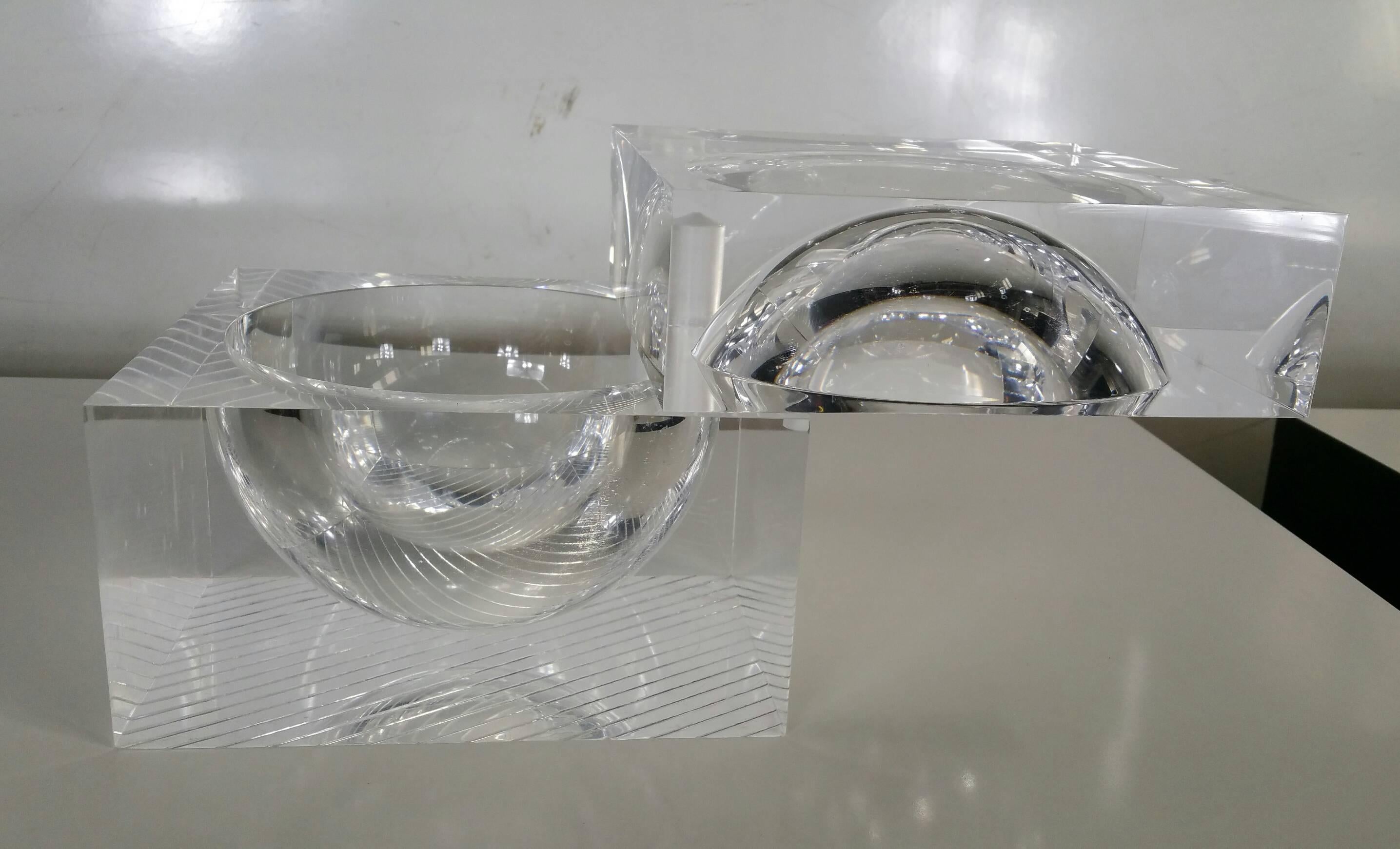 Lucite Ice Bucket with Swivel Lid In Excellent Condition In Buffalo, NY