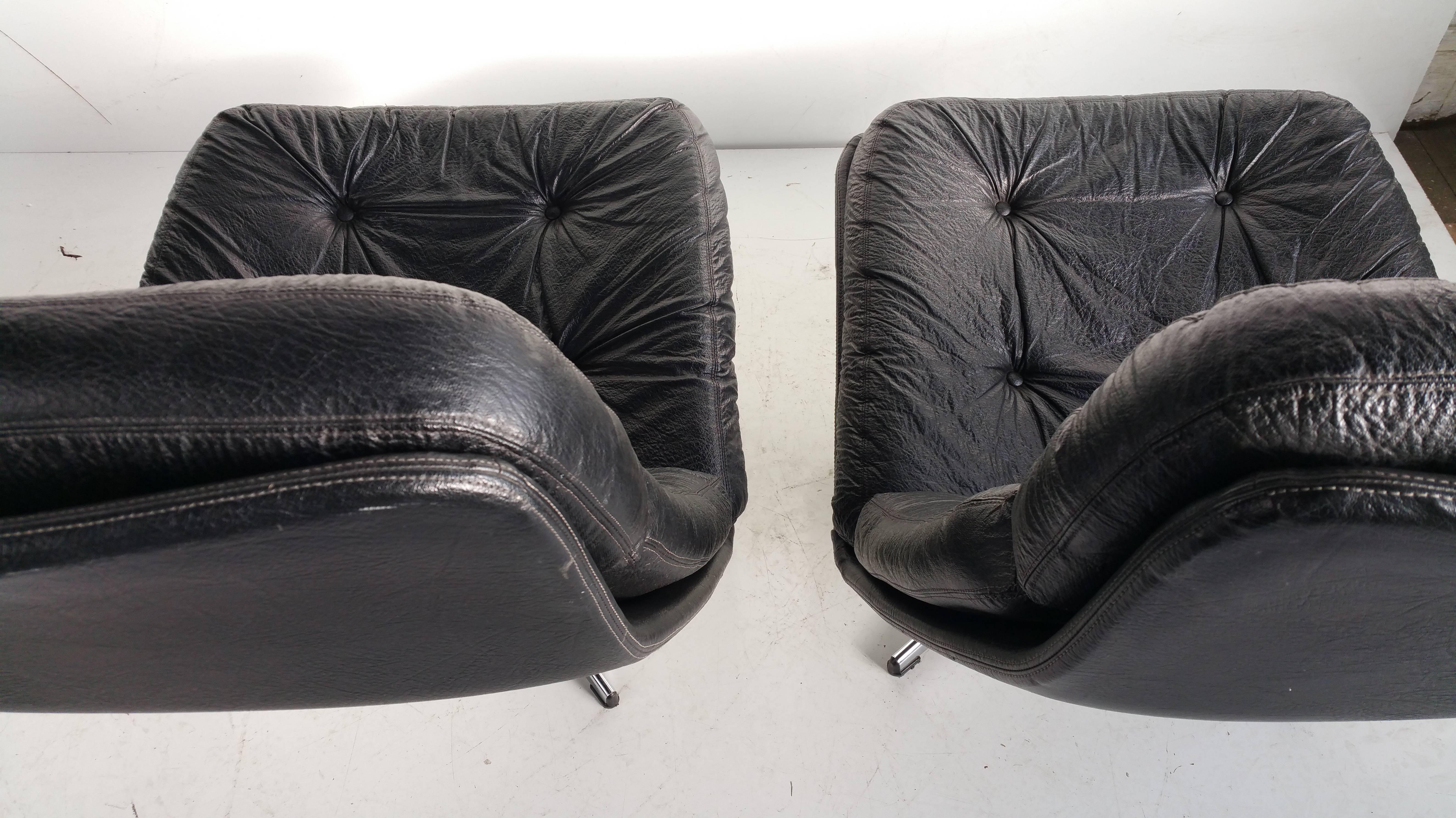 Pair of Mid-Century Modern Overman  Lounge Chairs  1
