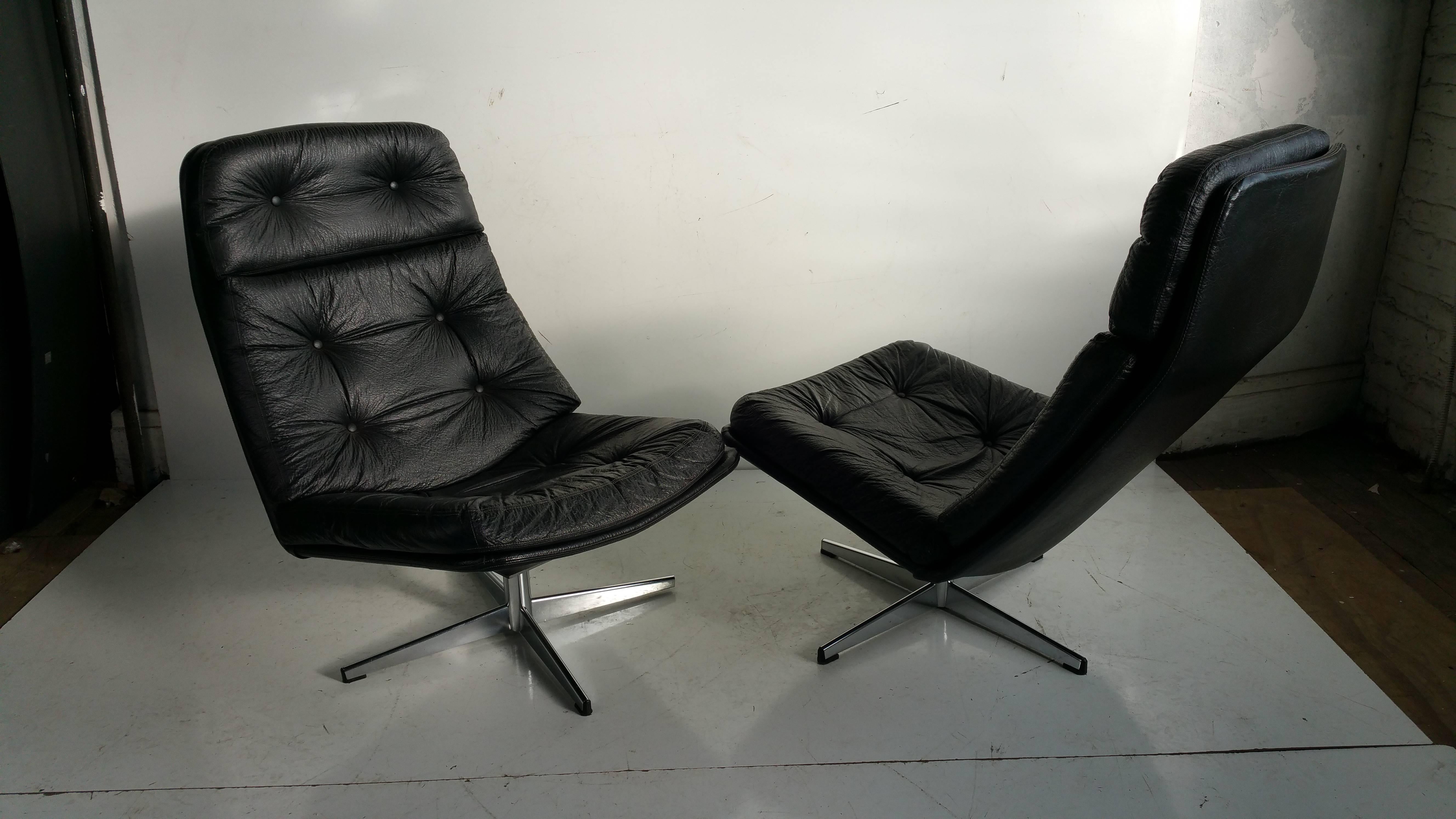 20th Century Pair of Mid-Century Modern Overman  Lounge Chairs 