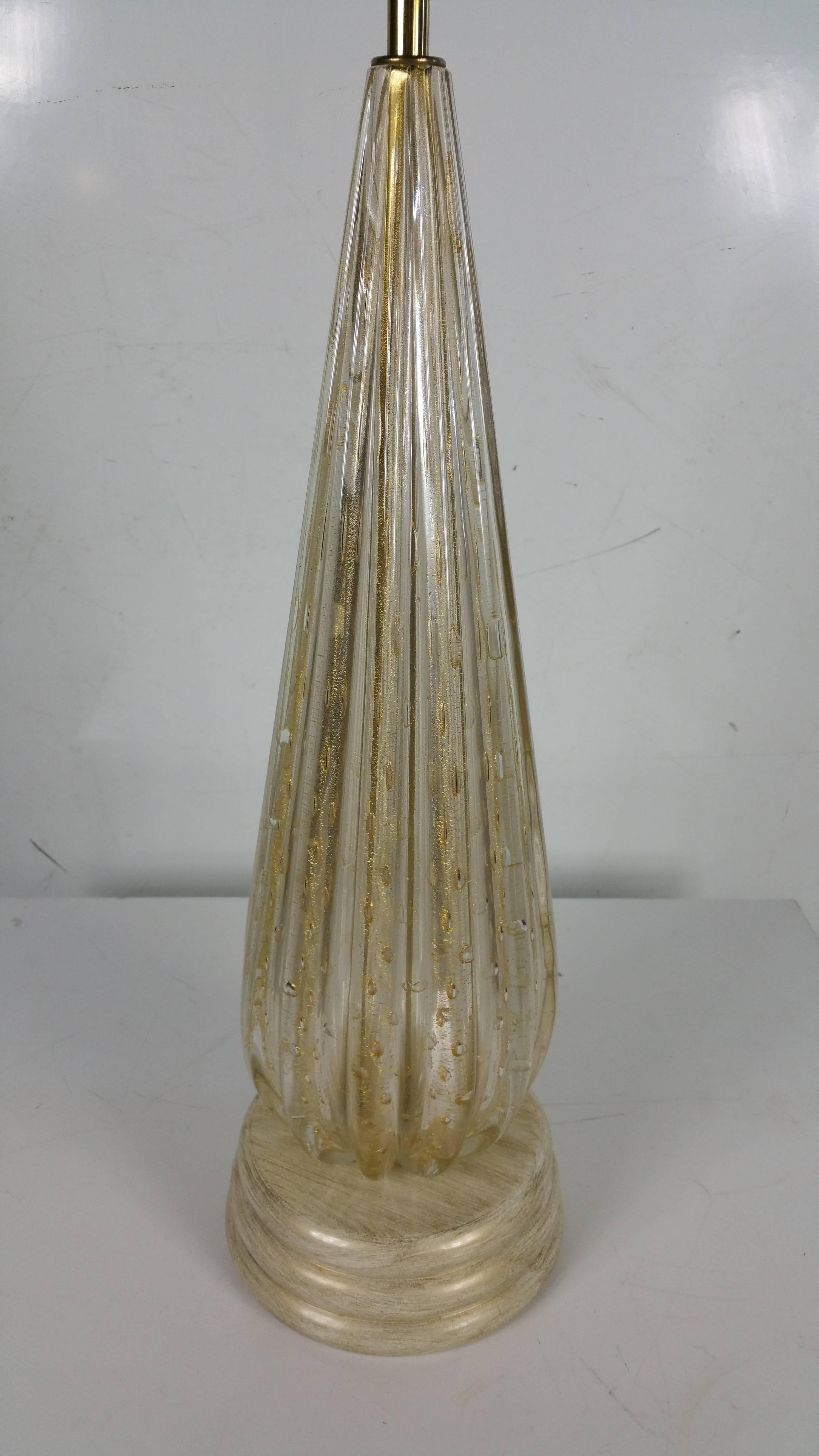 Modernist Barovier & Toso Style Fluted Murano Lamp In Excellent Condition For Sale In Buffalo, NY