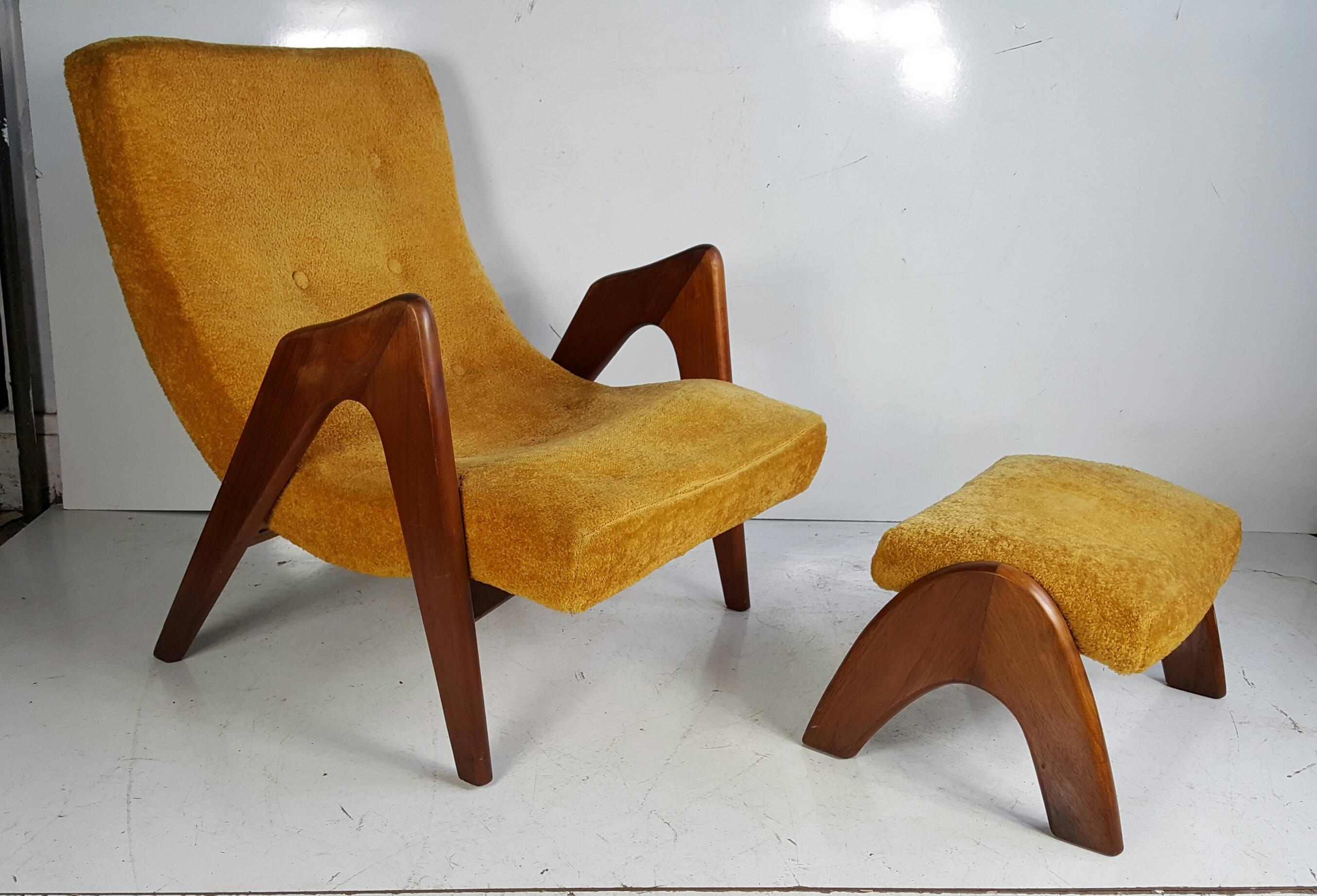 Lounge Chairs and Ottoman by Adrian Pearsall for Craft Associates In Fair Condition In Buffalo, NY