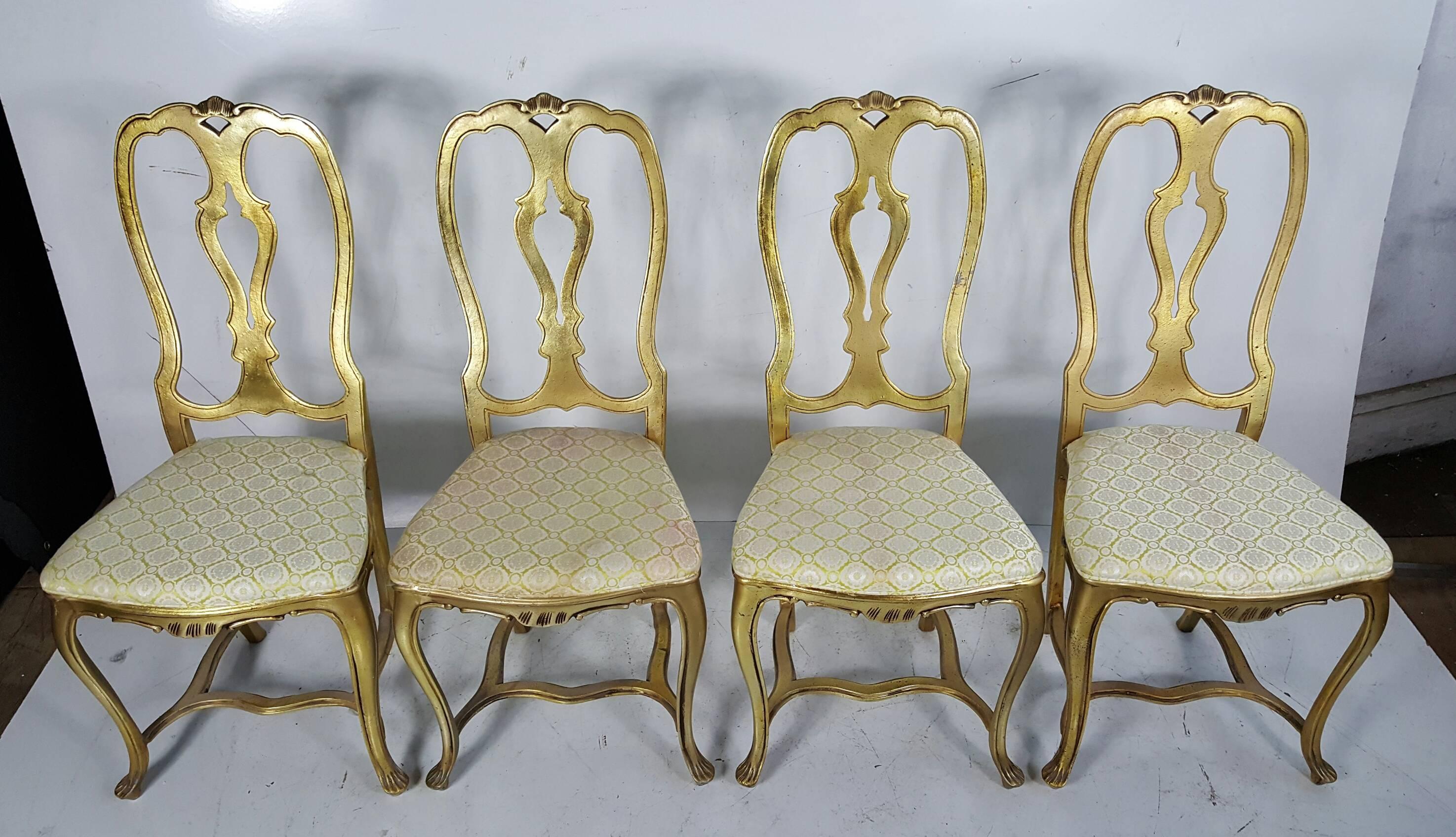 Doré Ensemble de quatre chaises de style rococo en aluminium doré, années 1960 en vente