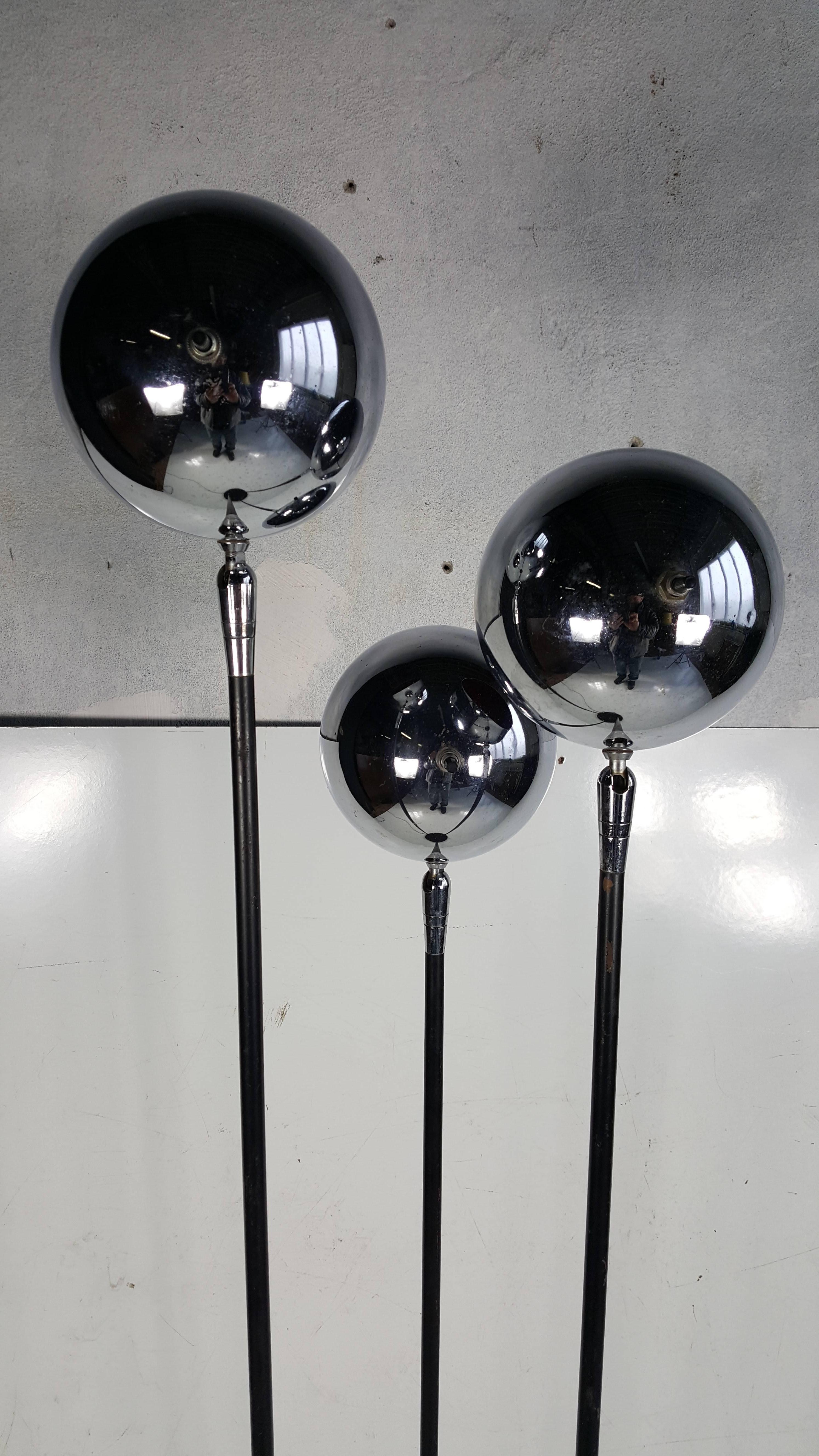 Modernist Three Chrome Ball Floor Lamp Attributed to Robert Sonneman In Good Condition In Buffalo, NY